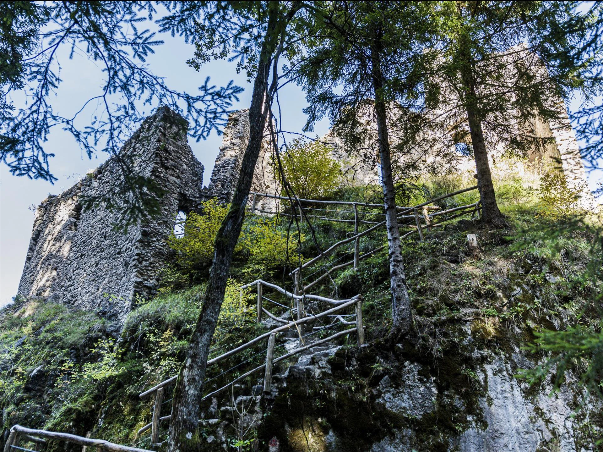 The ruins of Hauenstein Kastelruth/Castelrotto 3 suedtirol.info