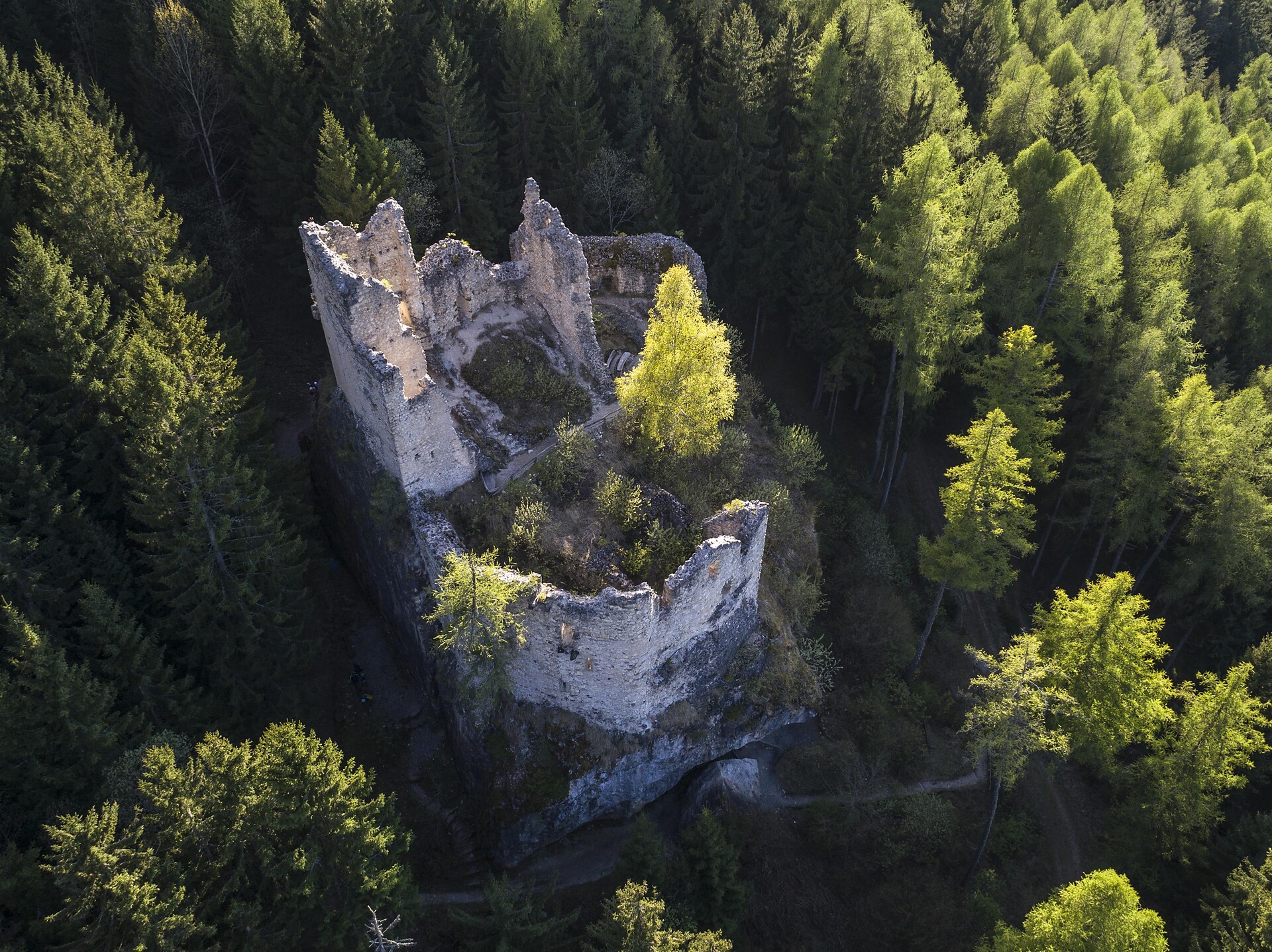 Ruine Hauenstein Kastelruth 2 suedtirol.info