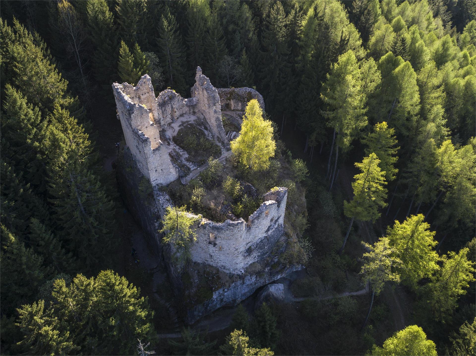 Ruine Hauenstein Kastelruth 2 suedtirol.info