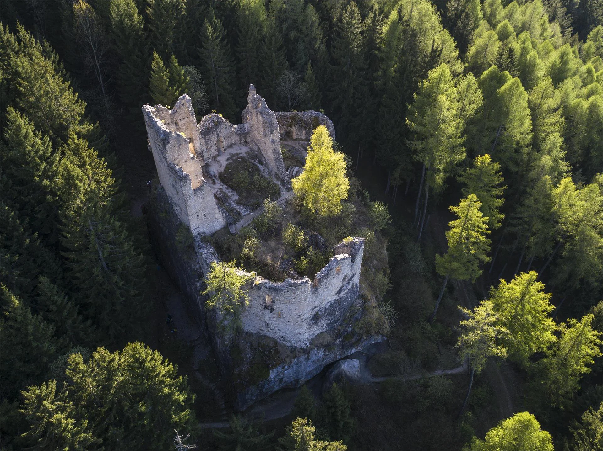 Ruine Hauenstein Kastelruth 2 suedtirol.info