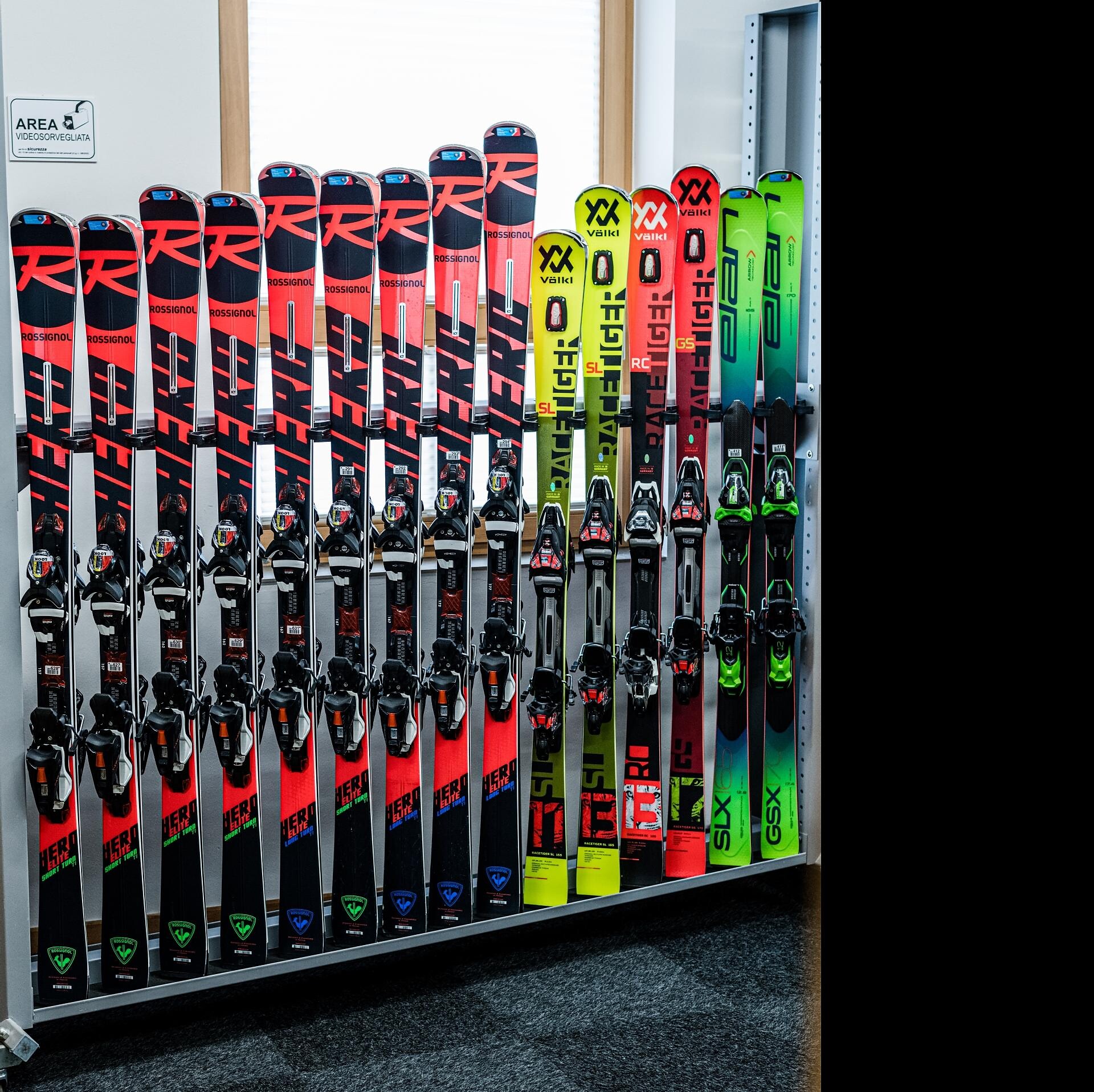 Rental Ski & Board Ski School S. Cristina