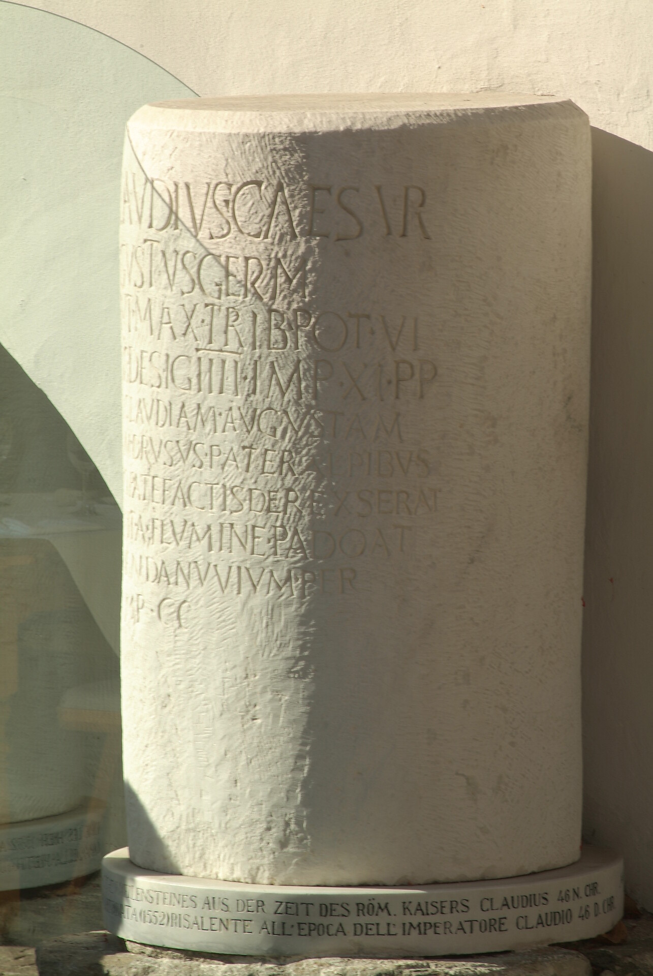 Pietra miliare romana della Via Claudia Augusta (copia)