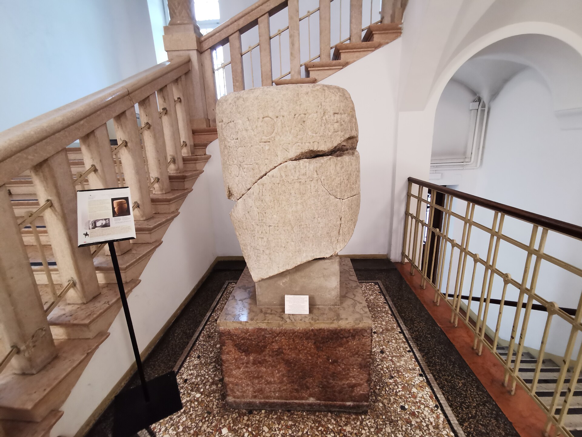 Römischer Meilenstein der Via Claudia Augusta