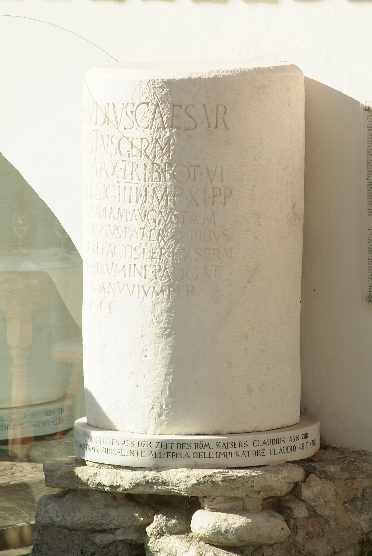 Pietra miliare romana della Via Claudia Augusta (copia)