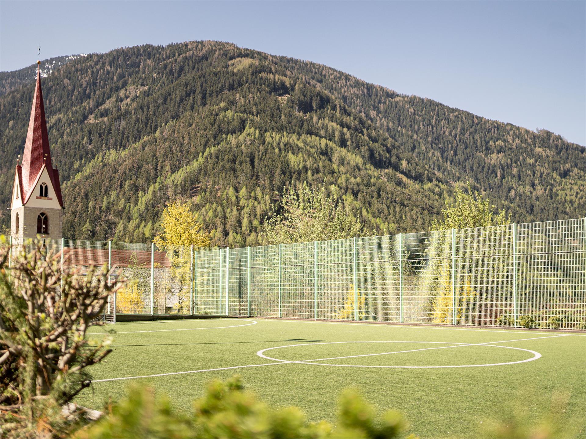Zona ricreativa con parco giochi al centro di Luson Luson 2 suedtirol.info
