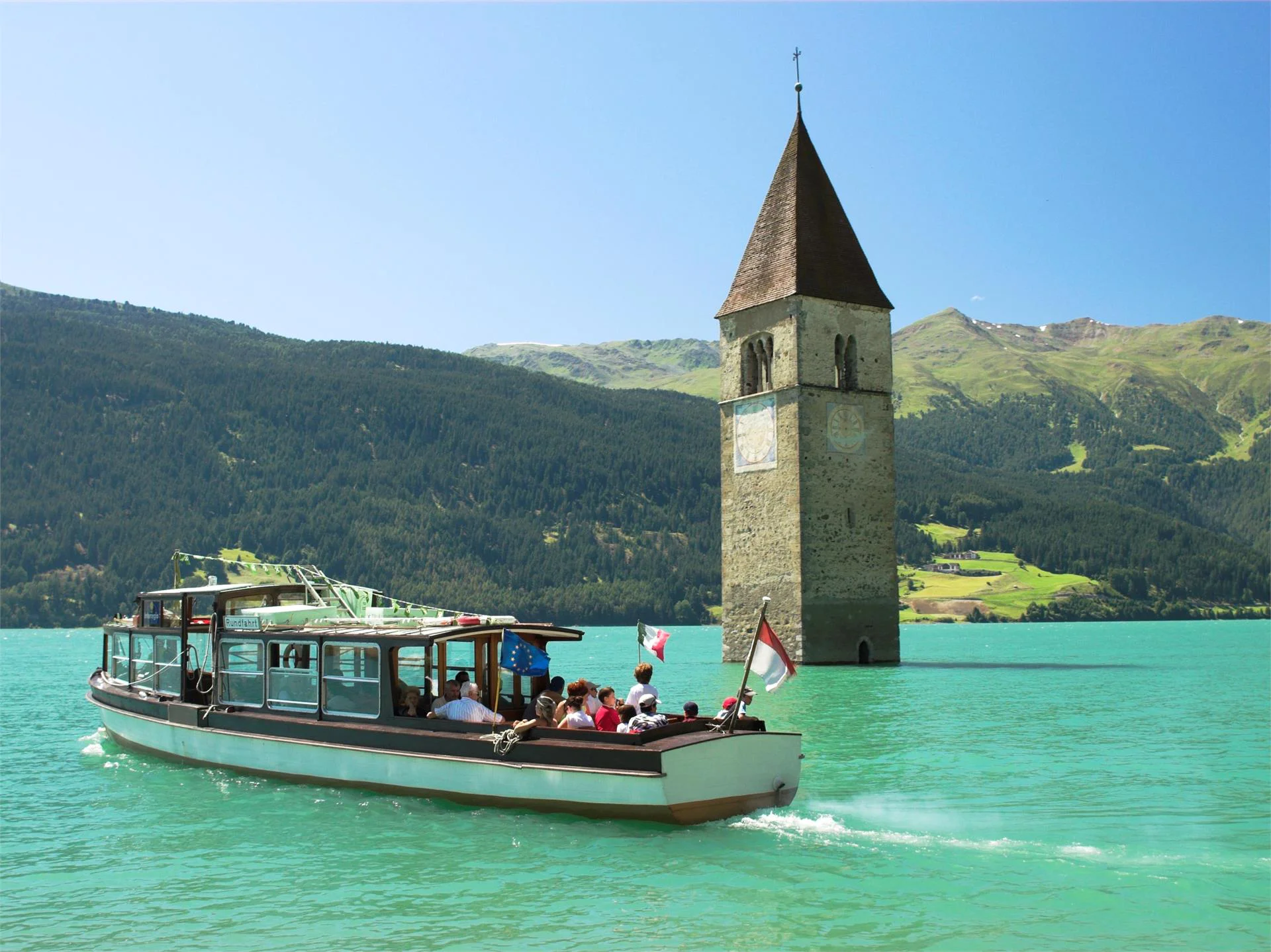 giro in battello sul lago di Resia Curon Venosta 1 suedtirol.info