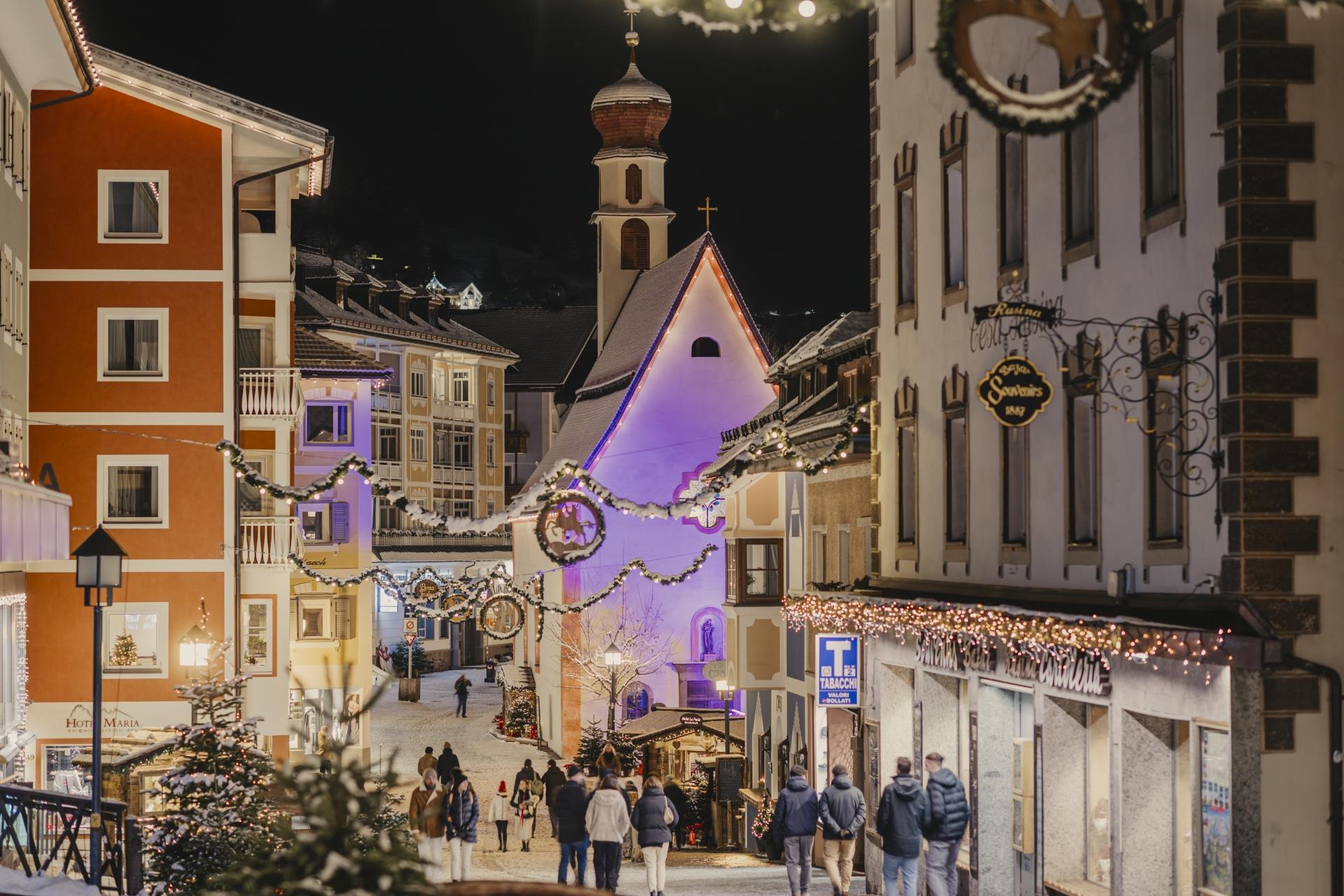 Ortisei. Il Paese di Natale piú bello delle Alpi Ortisei 1 suedtirol.info