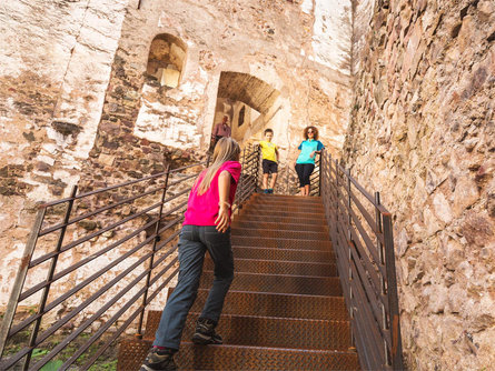 Castel Rafenstein Brunico 2 suedtirol.info