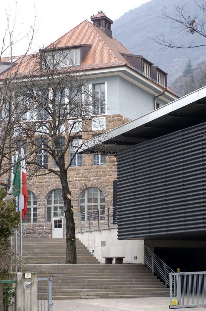 Scuola, mensa e palestra A. Rosmini Bolzano 2 suedtirol.info