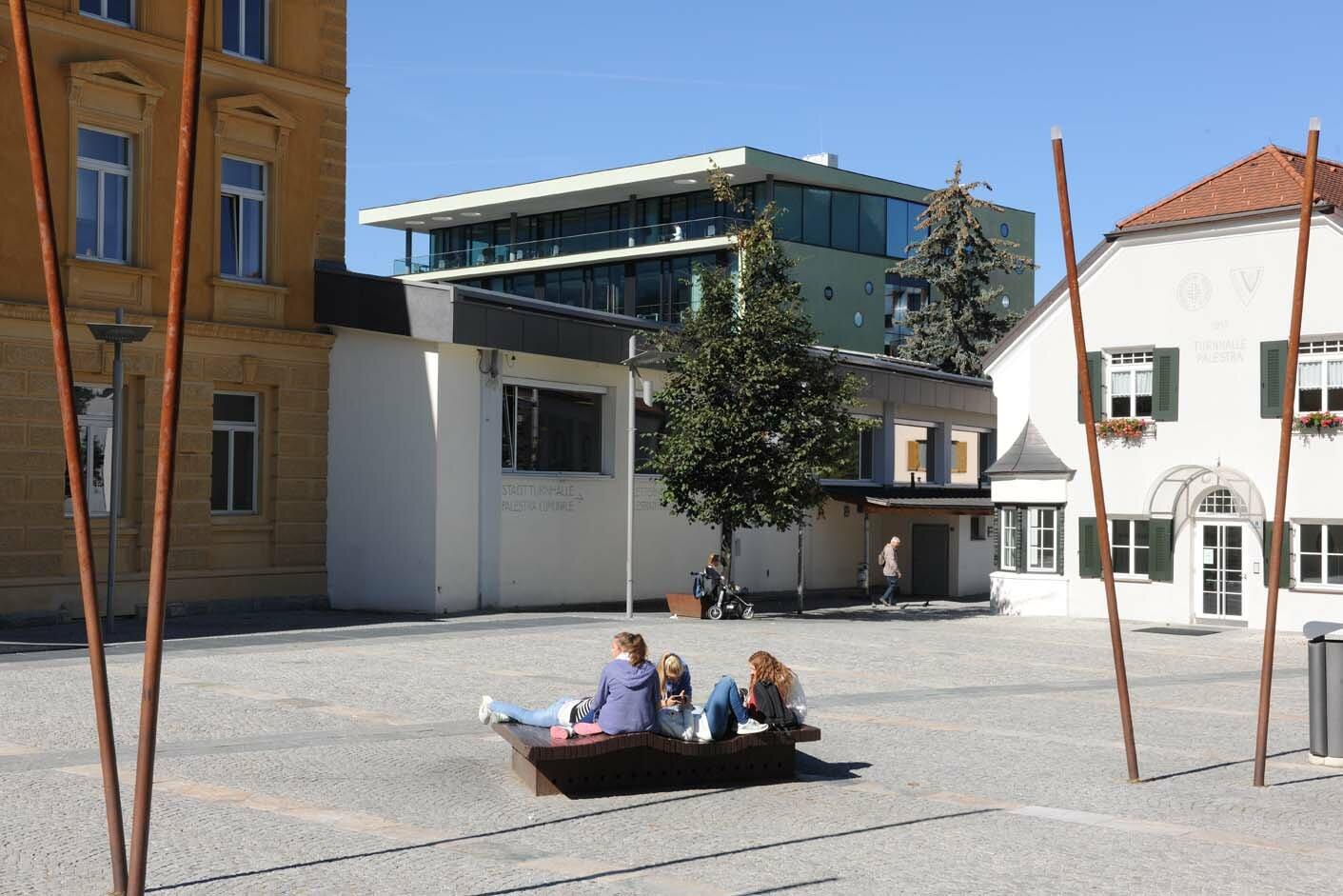 Stadt- und Universitätsbibliothek Bruneck Bruneck 4 suedtirol.info