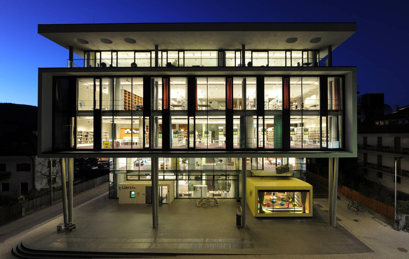 Stadt- und Universitätsbibliothek Bruneck Bruneck 5 suedtirol.info