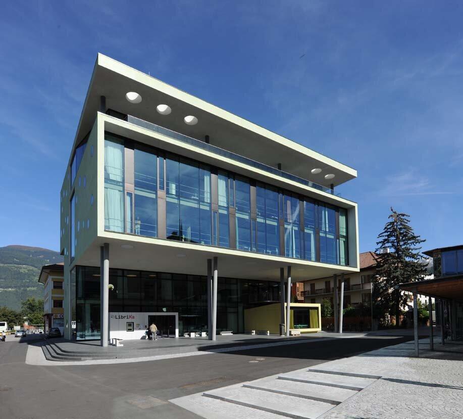 Stadt- und Universitätsbibliothek Bruneck Bruneck 1 suedtirol.info