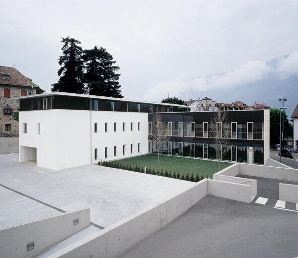 Sparkasse Bank Building in Maia Alta Meran/Merano 2 suedtirol.info
