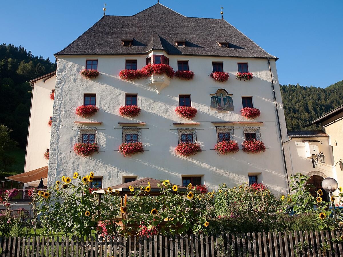 Moos Castle and Wiesenheim Palace in Wiesen