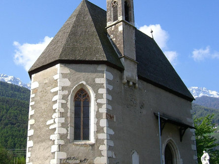 St. Walpurgis Kirche, Göflan Schlanders 1 suedtirol.info