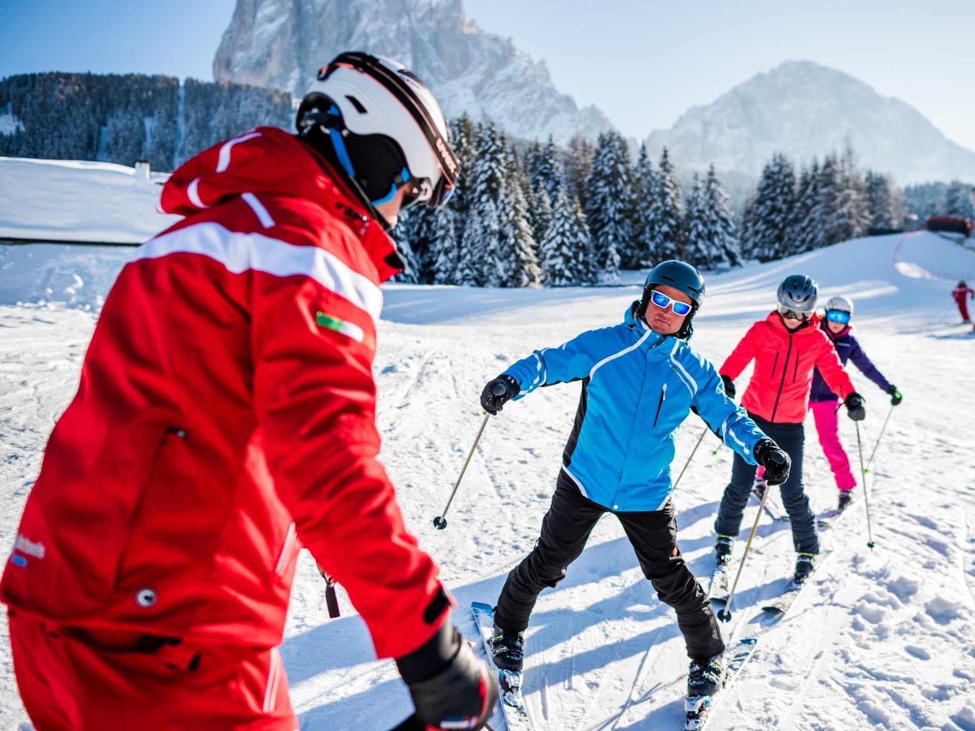 Ski & Snowboard School S. Cristina S.Crestina Gherdëina/Santa Cristina Val Gardana 20 suedtirol.info