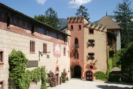 Schloss Turmhof  1 suedtirol.info