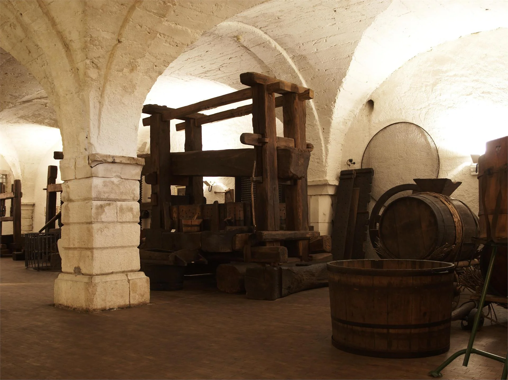 Museo provinciale del vino Caldaro sulla Strada del Vino 6 suedtirol.info
