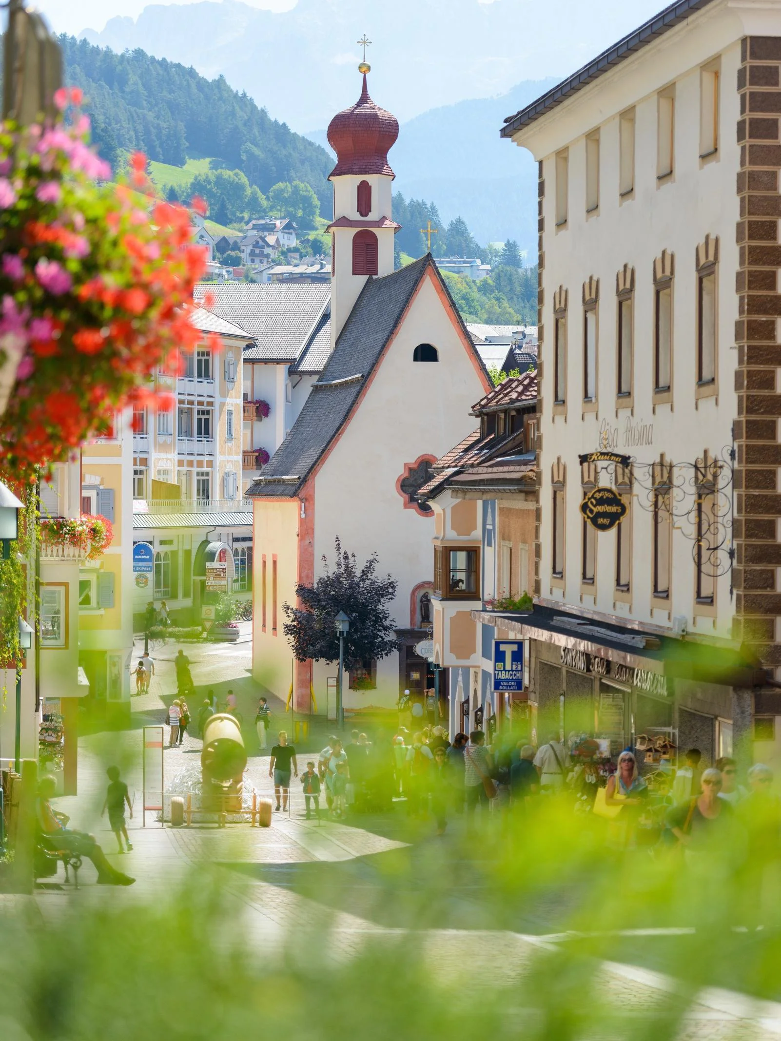 Ortisei con la magica zona pedonale Ortisei 3 suedtirol.info