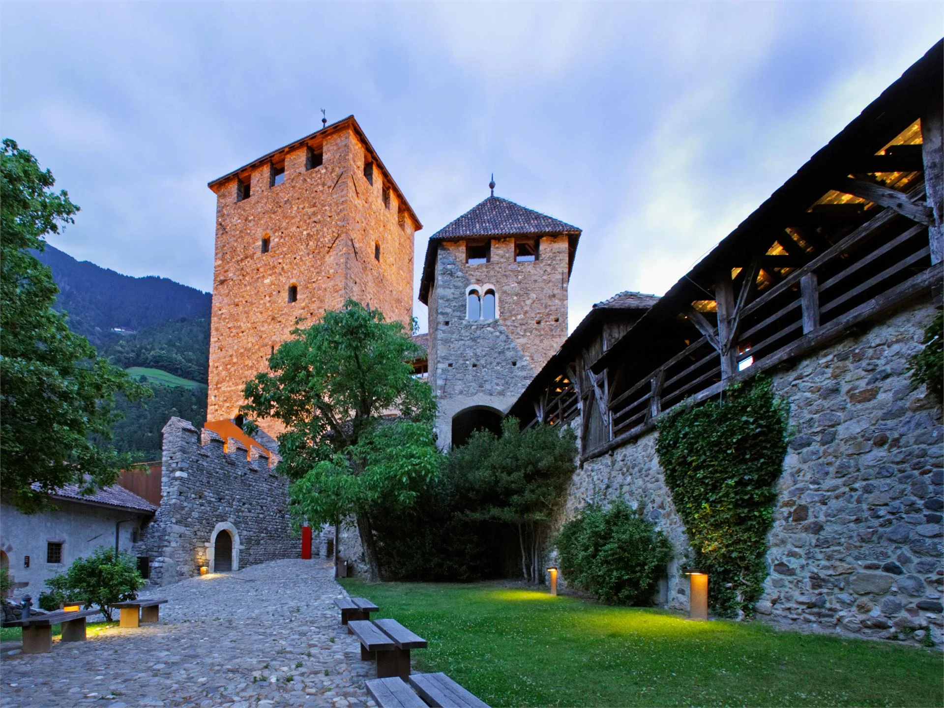 Tyrol Castle Tirol/Tirolo 3 suedtirol.info