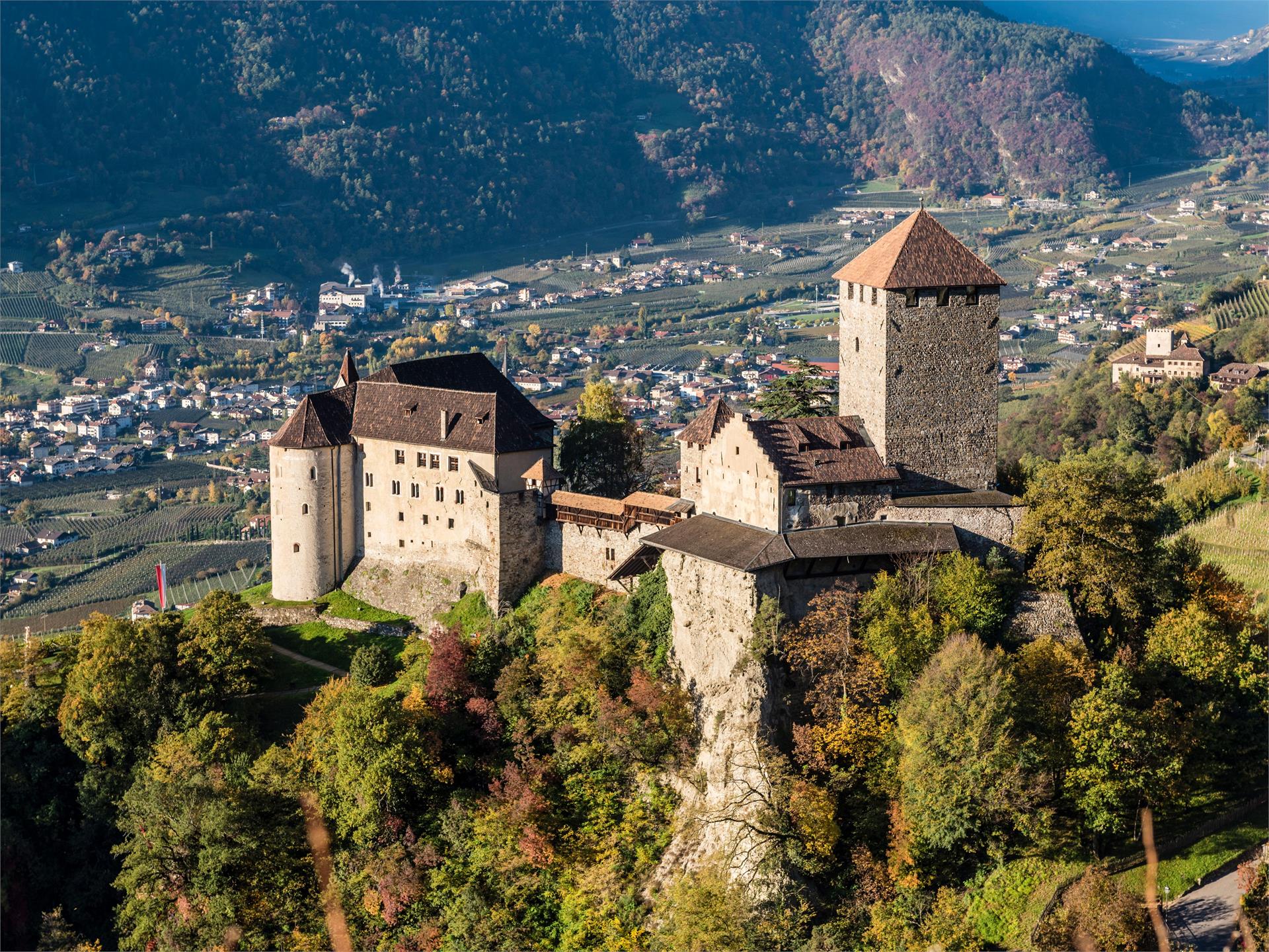 Tyrol Castle Tirol/Tirolo 1 suedtirol.info