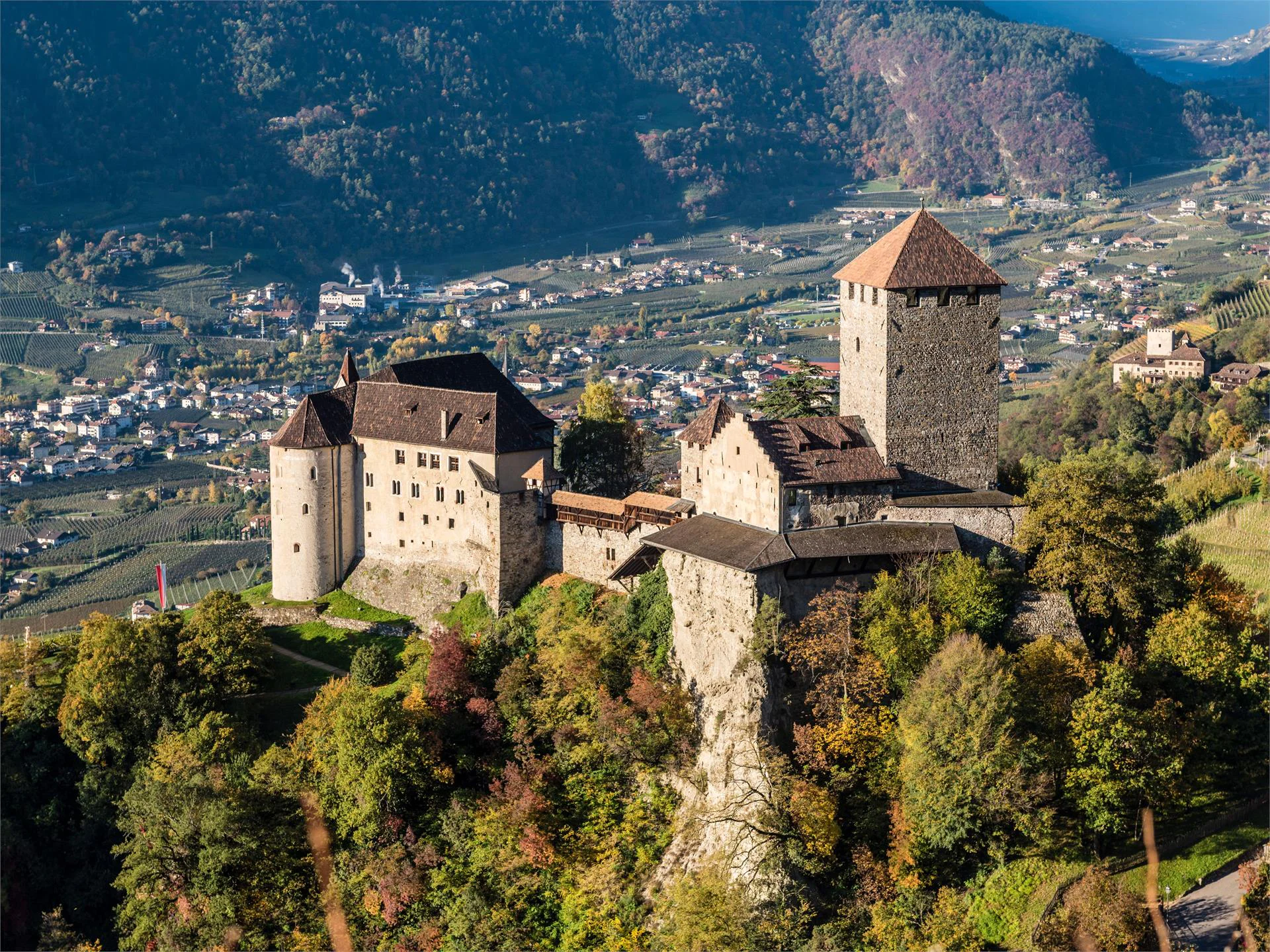 Tyrol Castle Tirol/Tirolo 1 suedtirol.info