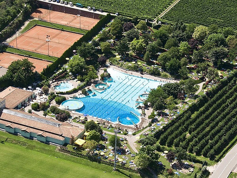Sport- und Erlebnisbad Tramin Tramin an der Weinstraße 3 suedtirol.info