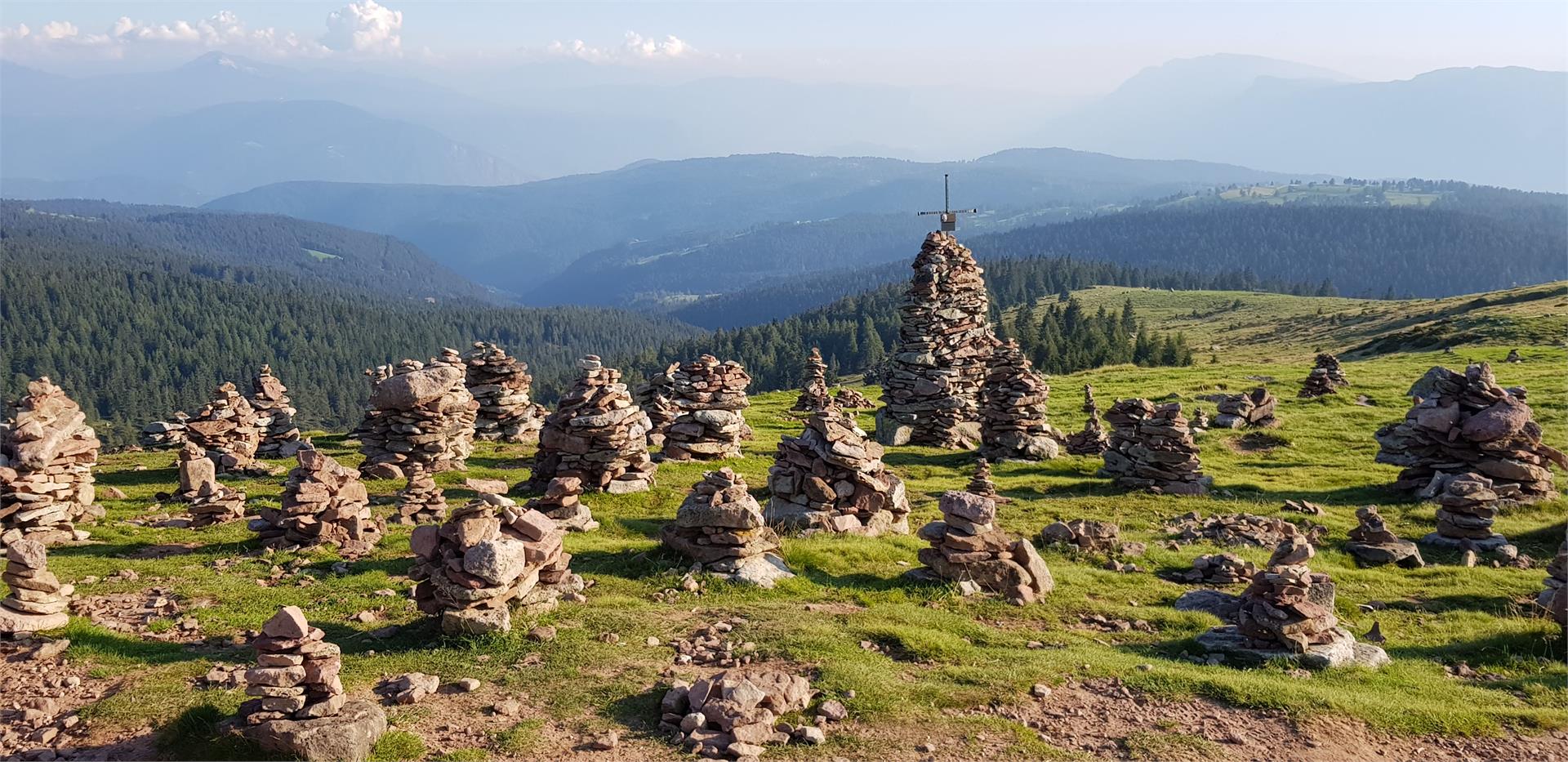 Ometti di pietra Meltina 2 suedtirol.info