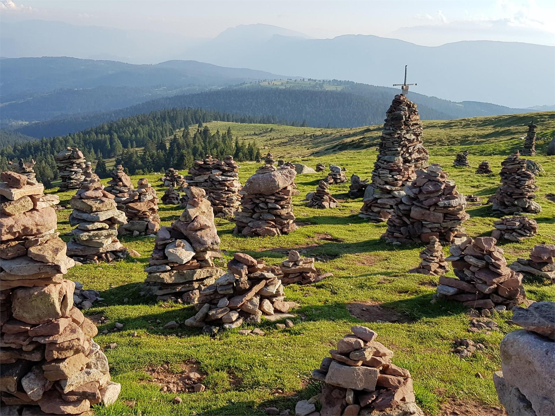 Ometti di pietra Meltina 3 suedtirol.info
