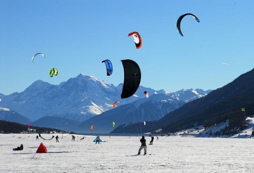 Snow Kiting on Lago di Resia/Reschensee and Haidersee Lakes Graun im Vinschgau/Curon Venosta 1 suedtirol.info