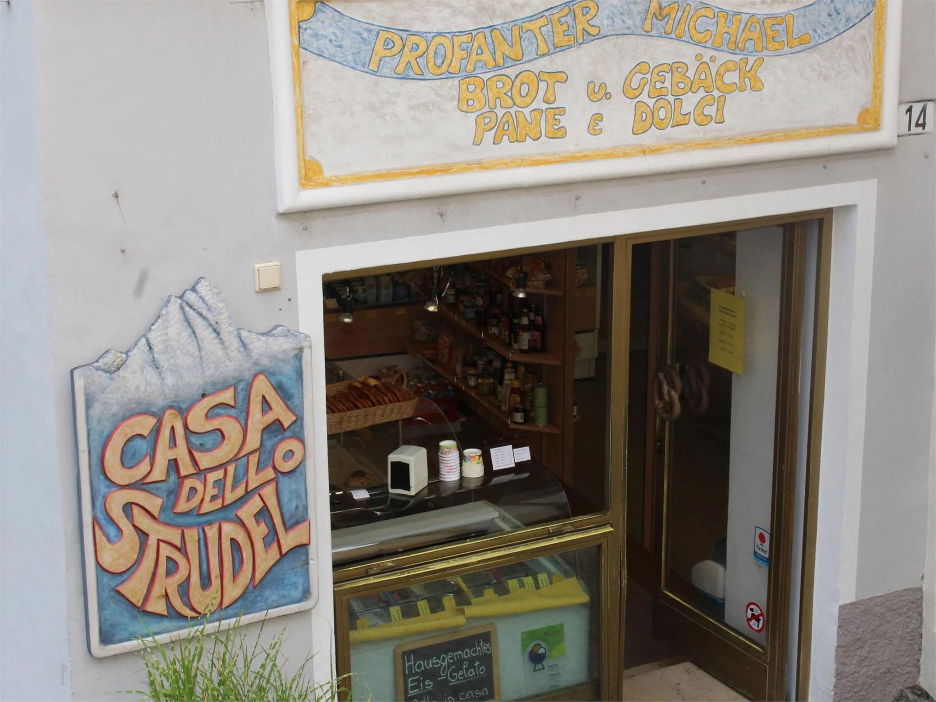 Casa dello Strudel. Fabian Profanter - my bakery  1 suedtirol.info