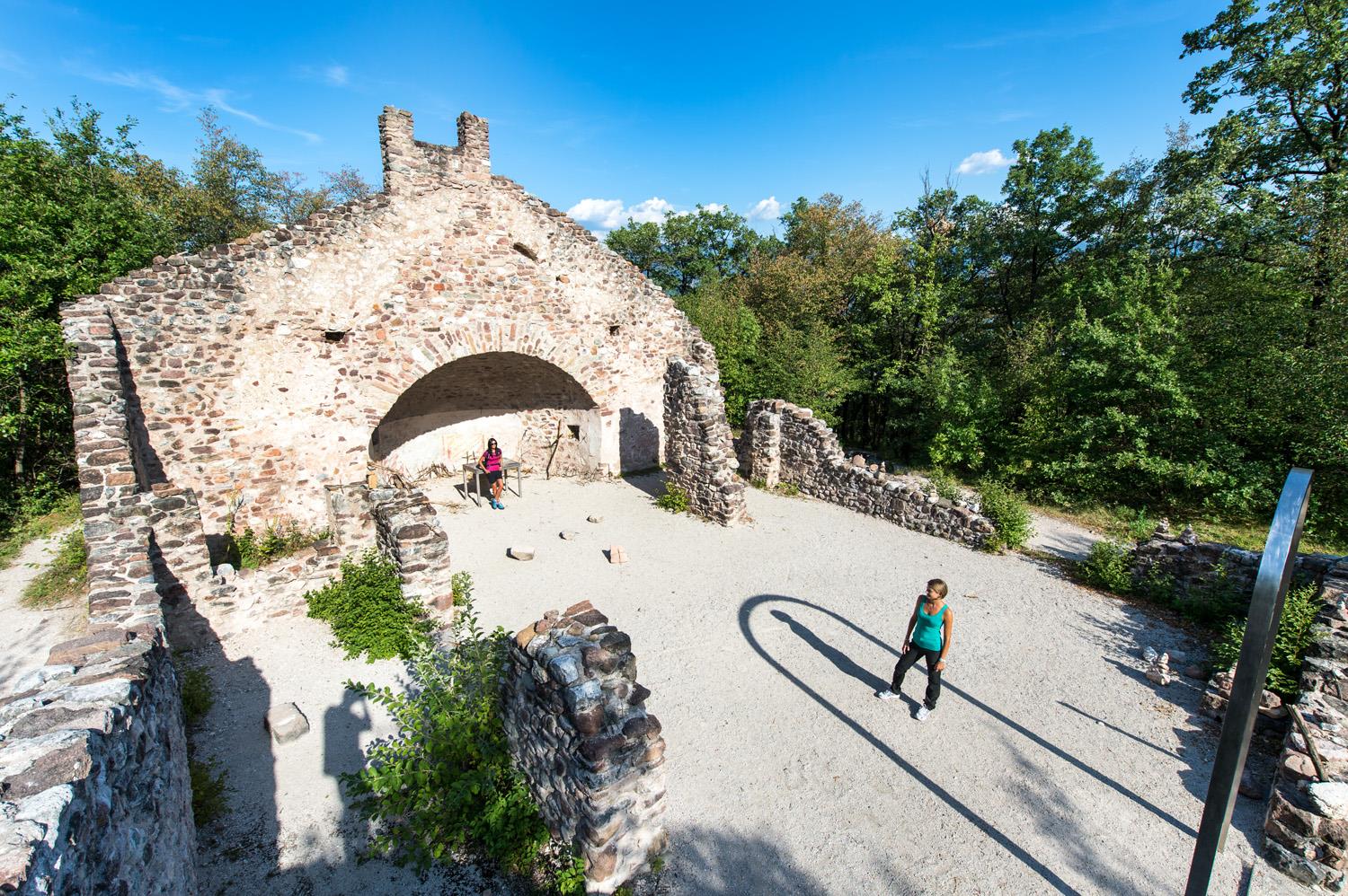St.-Peter-Ruine in Altenburg Kaltern an der Weinstraße 1 suedtirol.info
