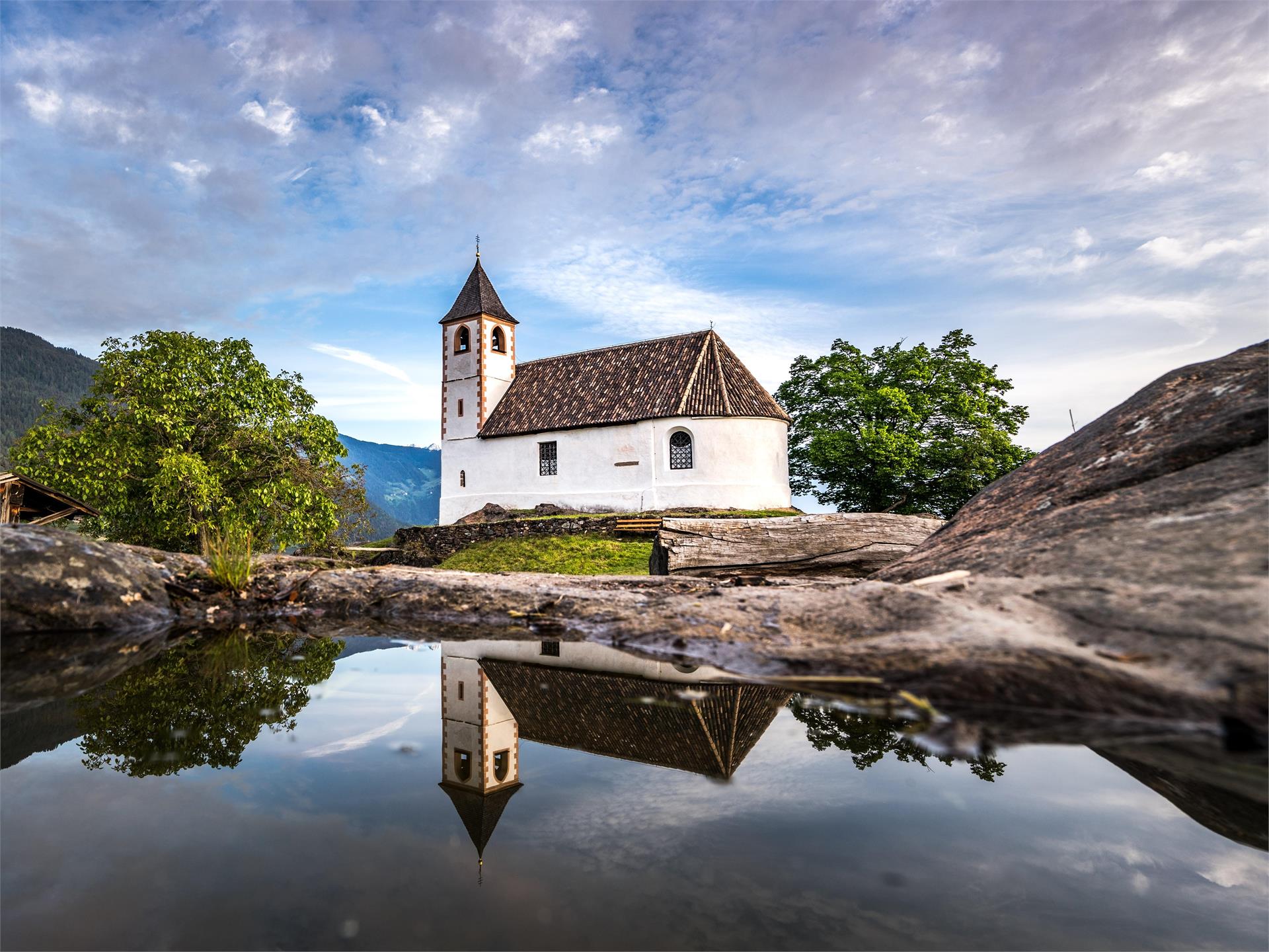 Chiesa di Sant'Ippolito a Narano Lana 1 suedtirol.info