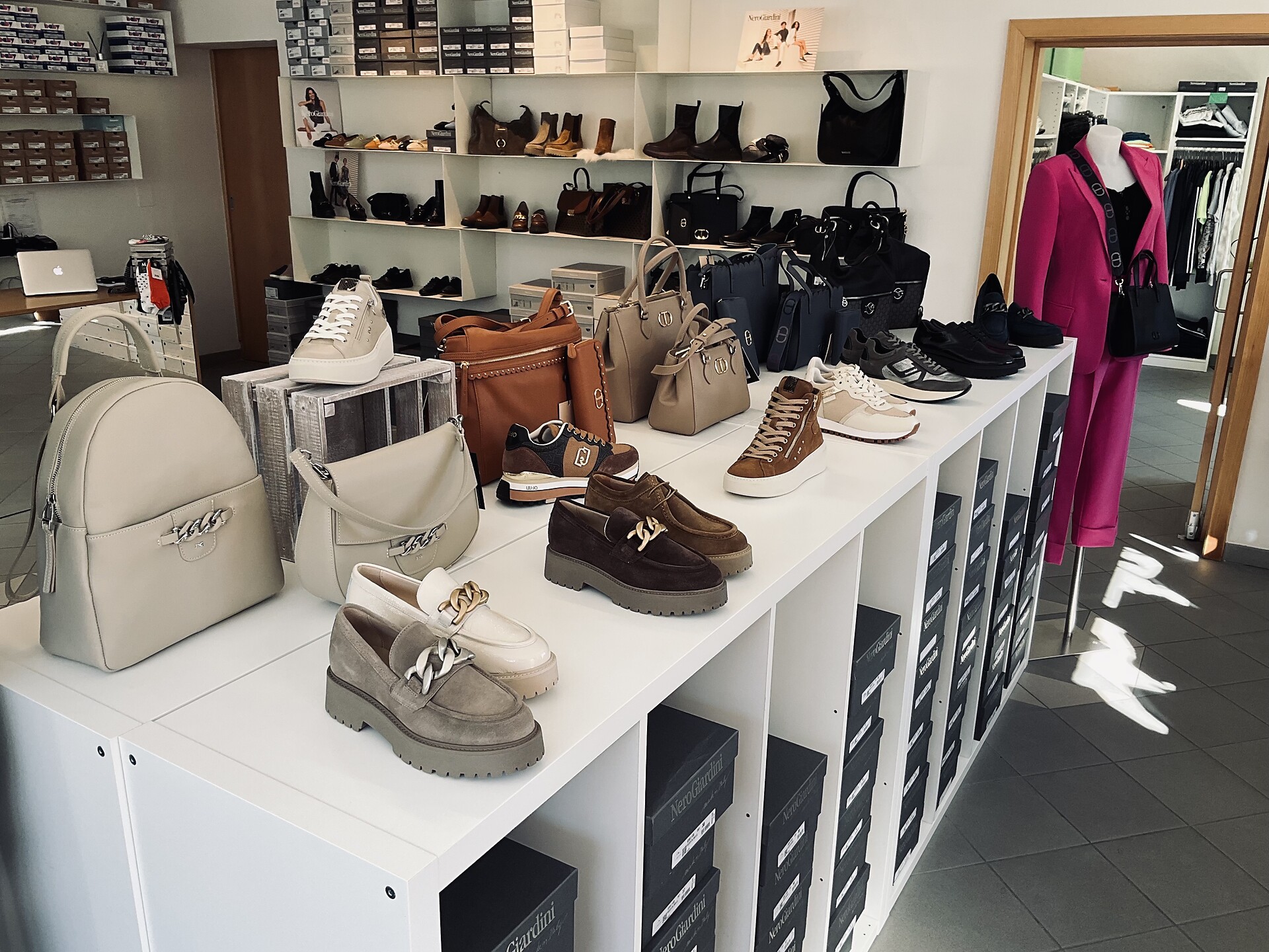 Scarpe Rosy - Bolzano e dintorni - #1 - suedtirol.info