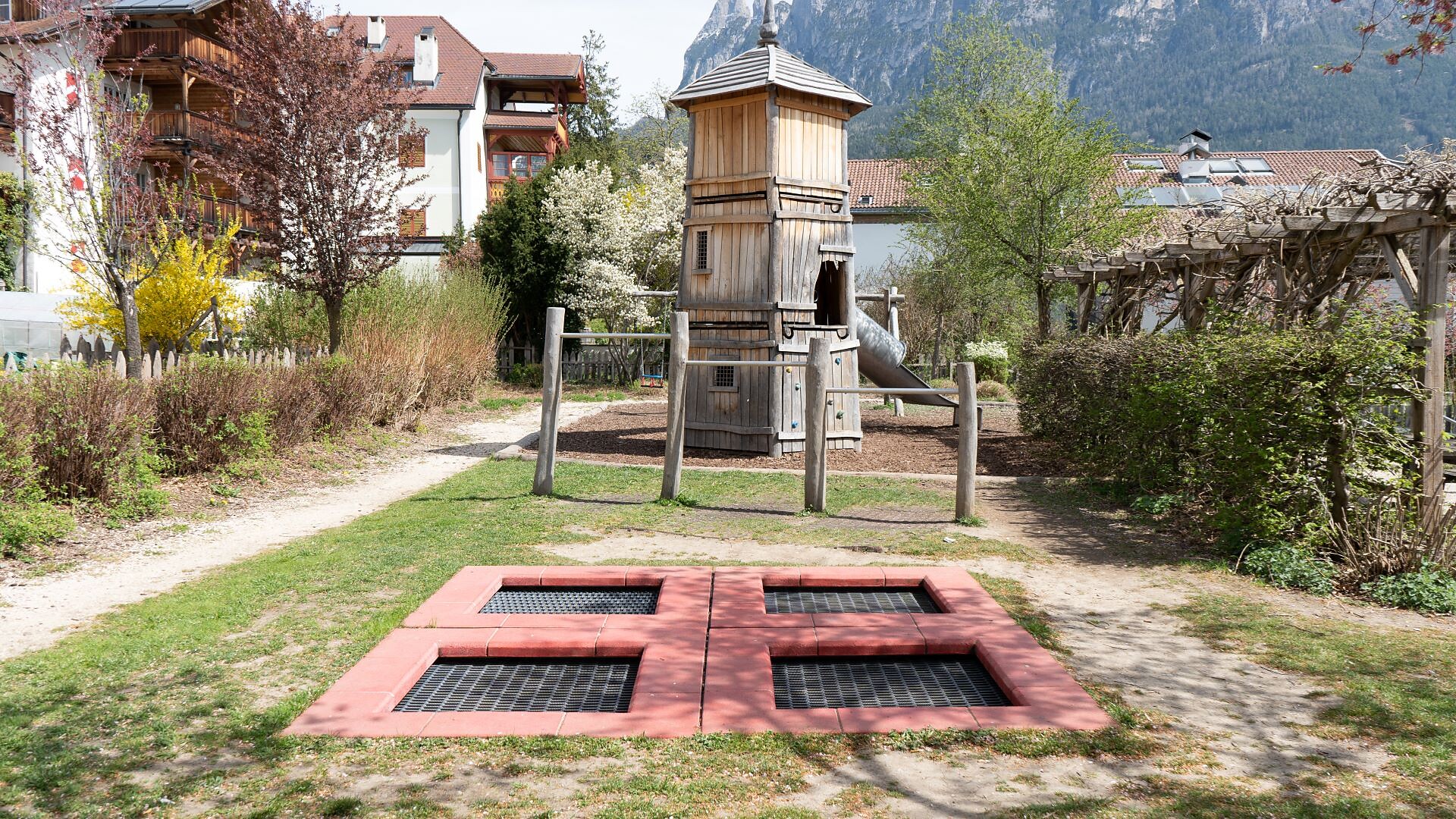 Parco giochi Scuola elemantare Fiè allo Sciliar -  - #2 - suedtirol.info