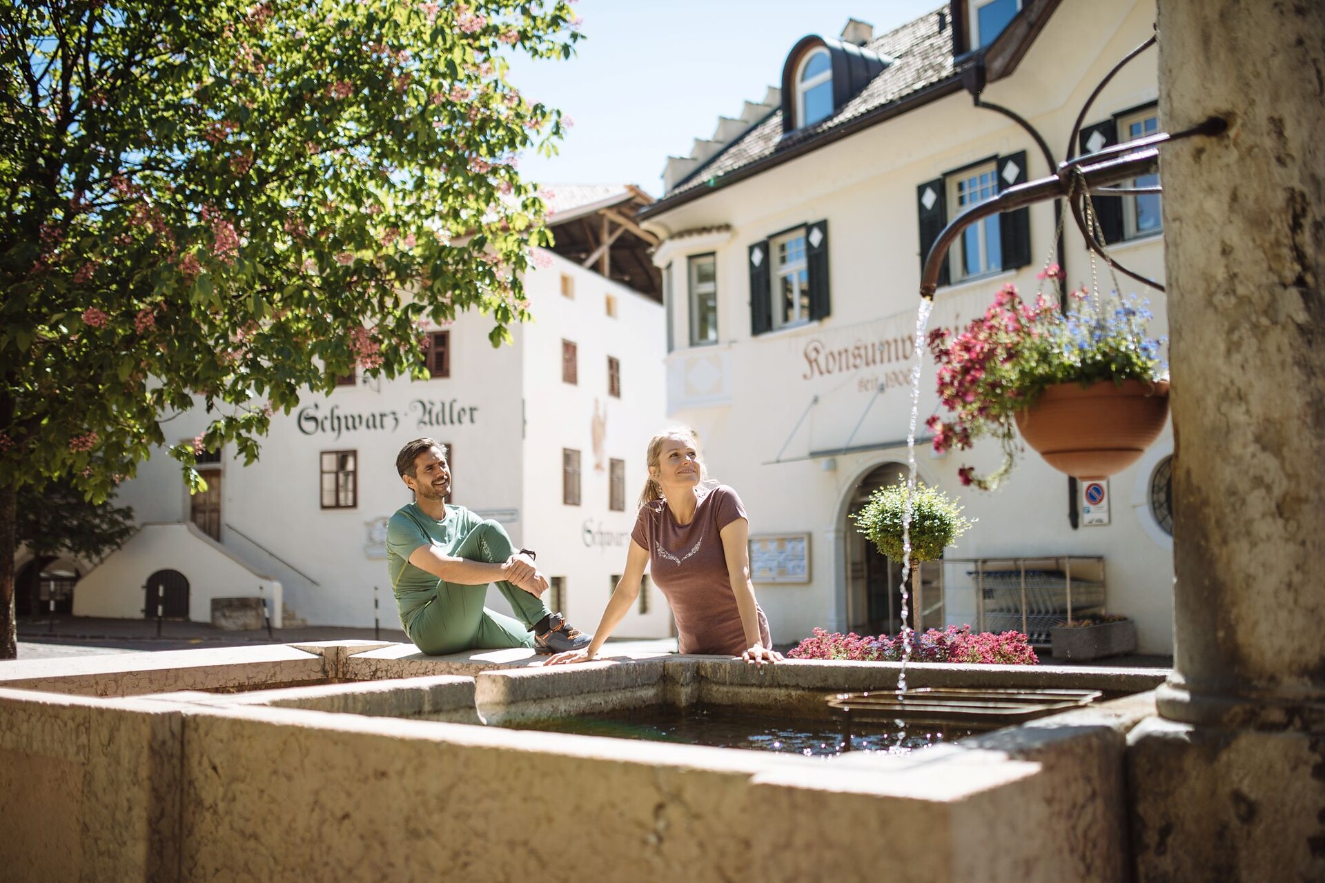 Fontana di acqua potabile Cortaccia piazza Hauptmann Schweiggl Cortaccia sulla Strada del Vino 1 suedtirol.info