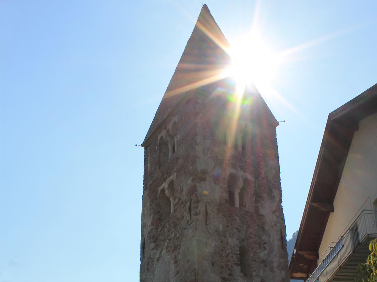 Torre della vecchia chiesa Maddalena Vadena 1 suedtirol.info
