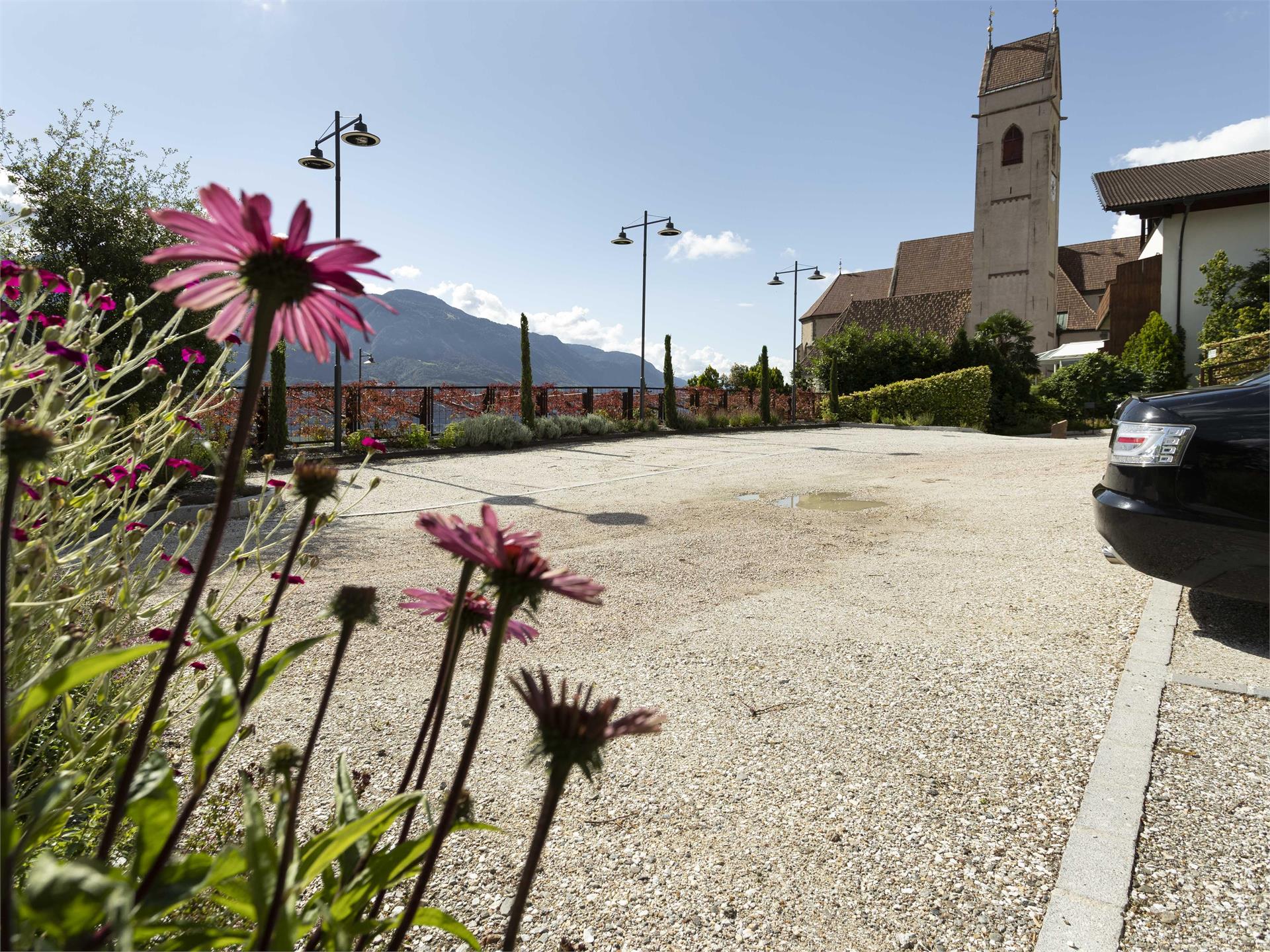 Parco sotto il ristorante Traubenwirt Marlengo 2 suedtirol.info