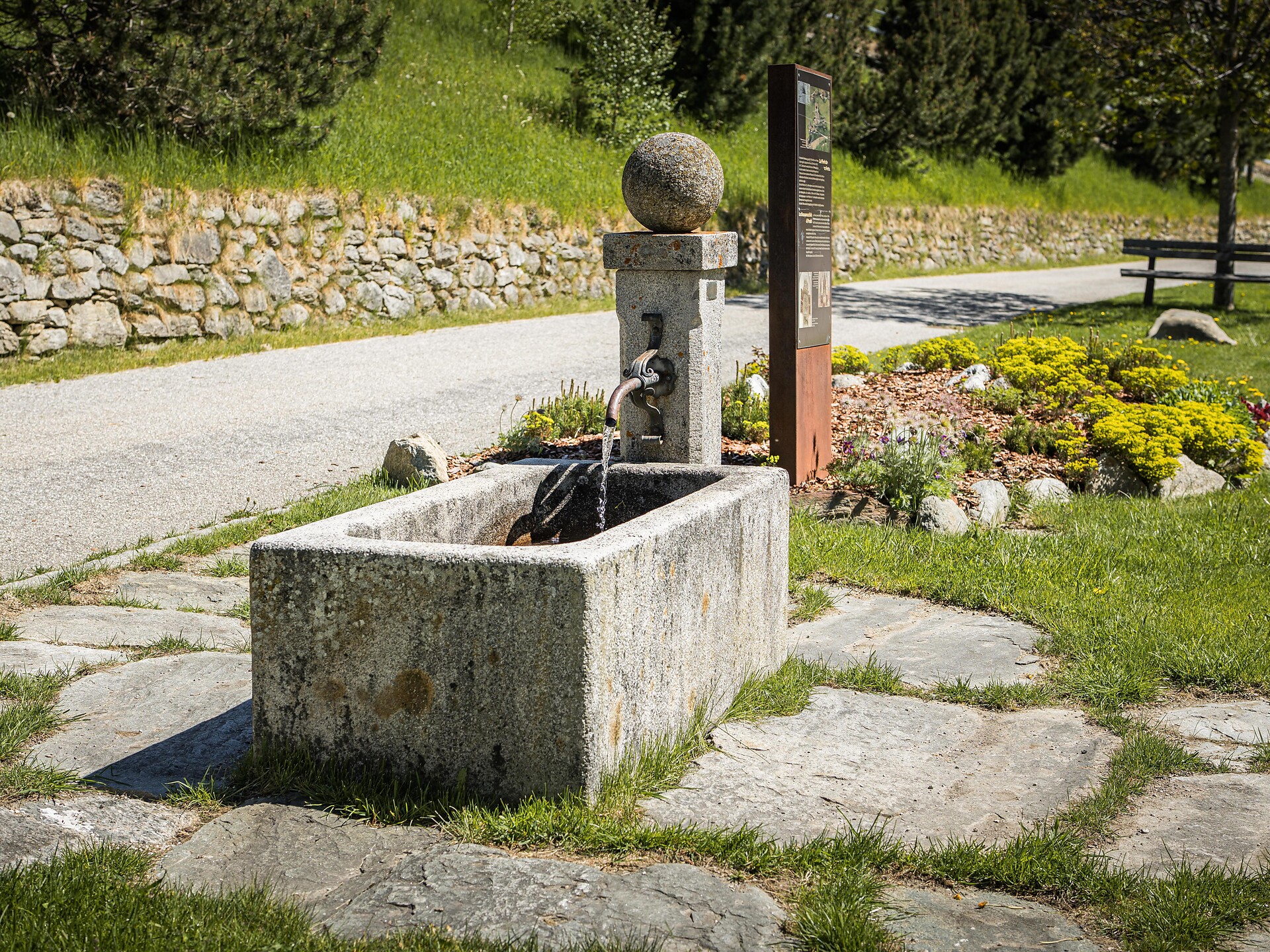 Drinking water fontain Prettau/Predoi church square - Ahrntal/Valle Aurina - #1 - suedtirol.info