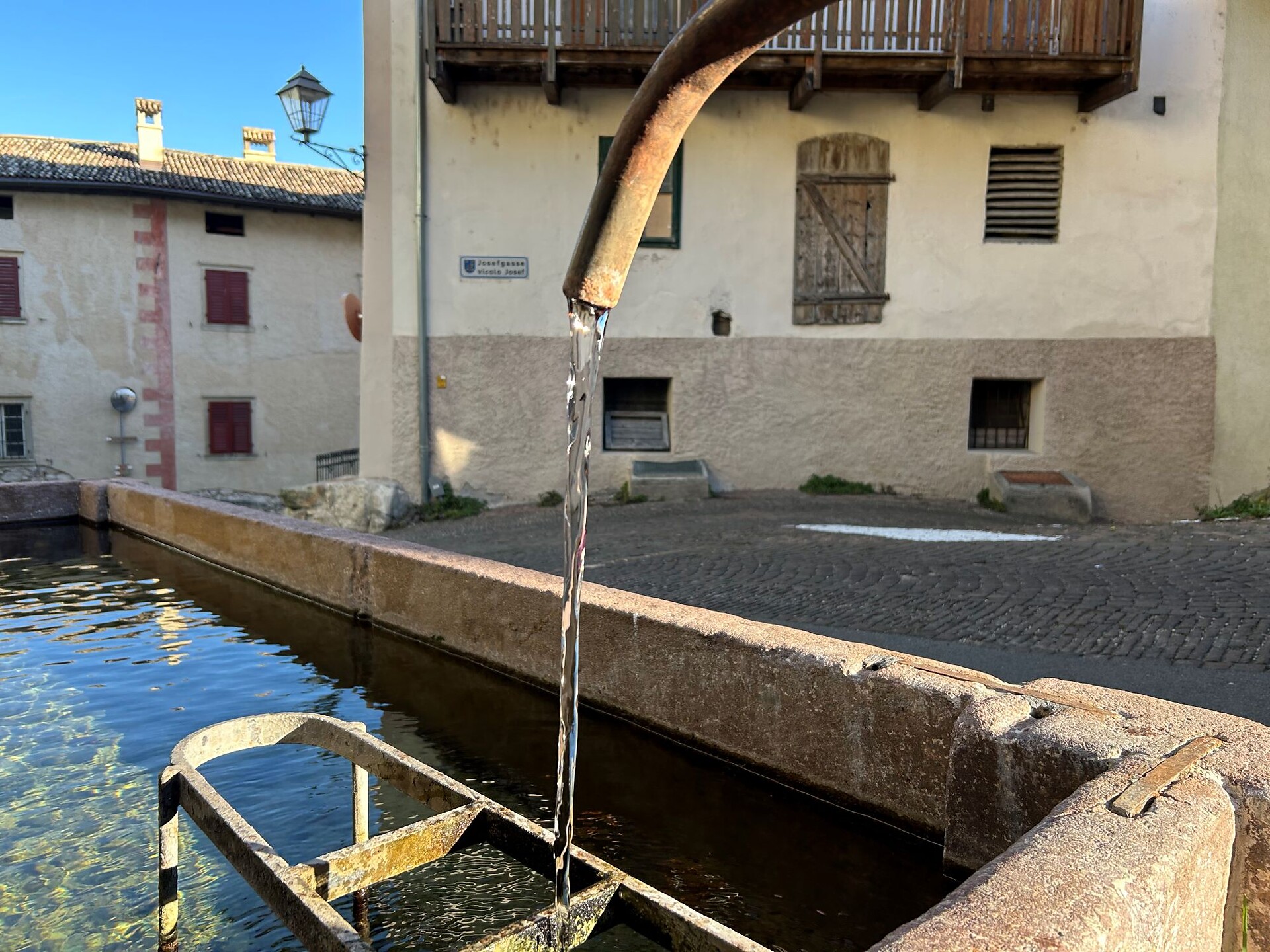 Fontana di acqua potabile Cortaccia Endergasse - Strada del Vino - #1 - suedtirol.info