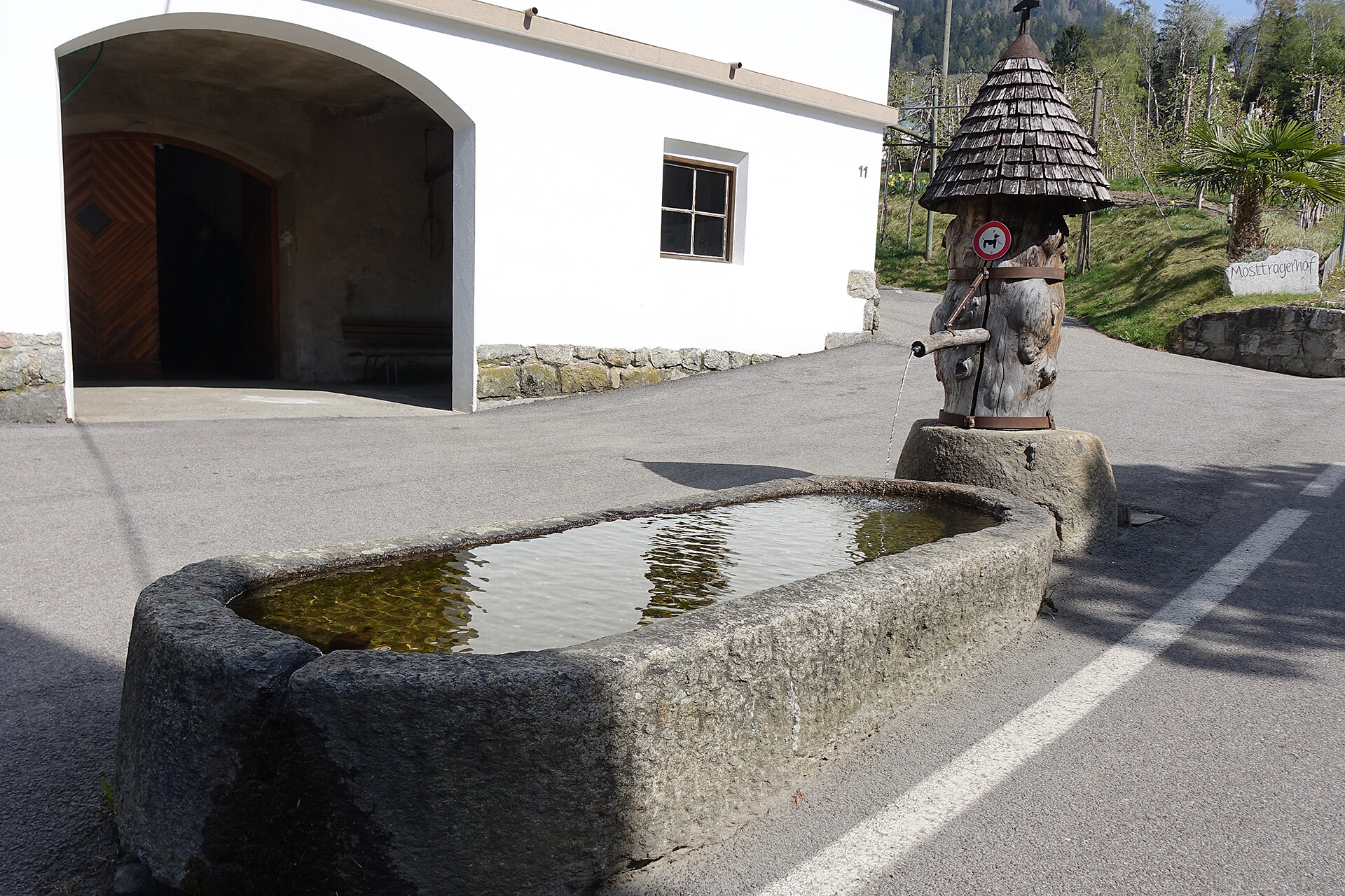 Trinkwasserbrunnen beim Mosttragerhof Schenna