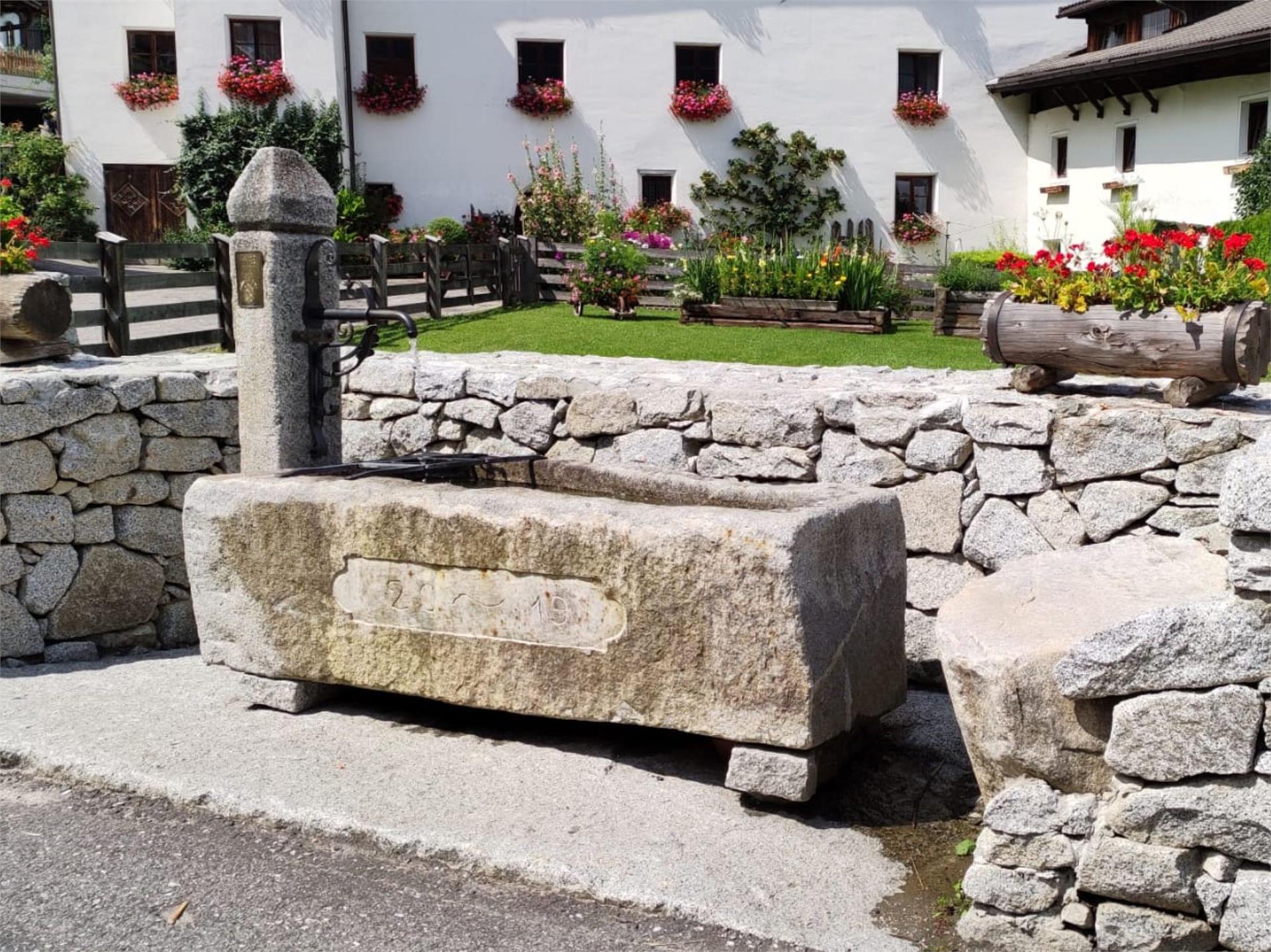 Fontana di acqua potabile Oberlucknerhof Campo Tures 1 suedtirol.info