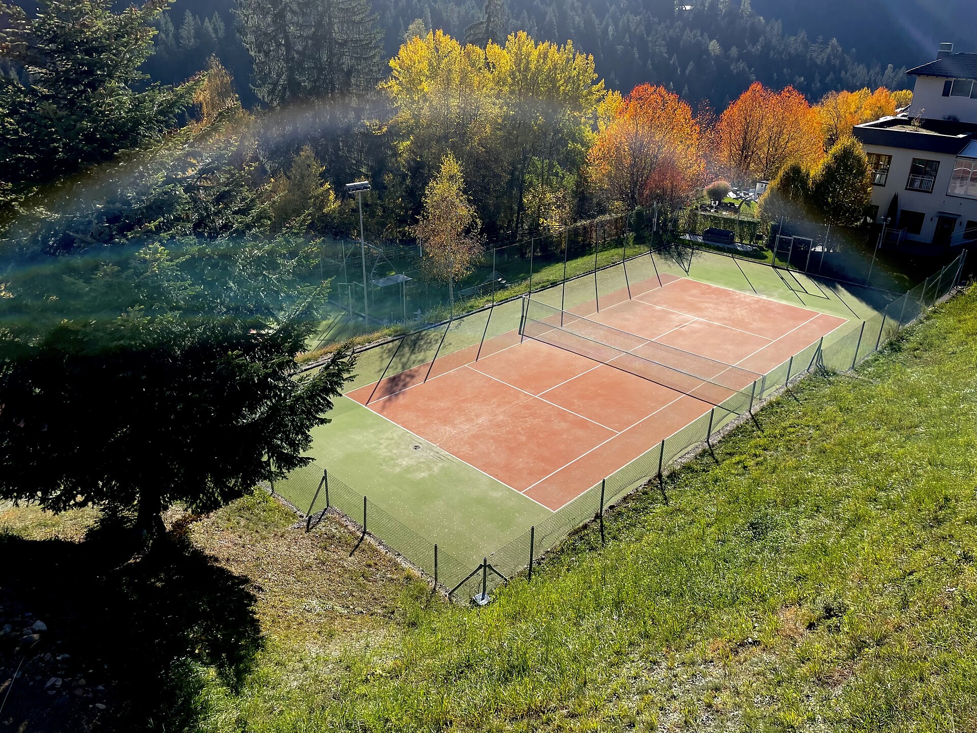 Tennis court Engel