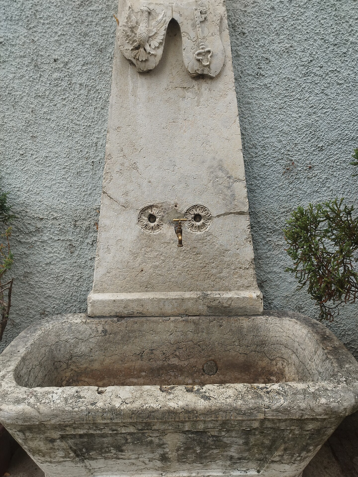 Fontana dell'acqua potabile a Chiusa dei pressi della chiesa di San Michele