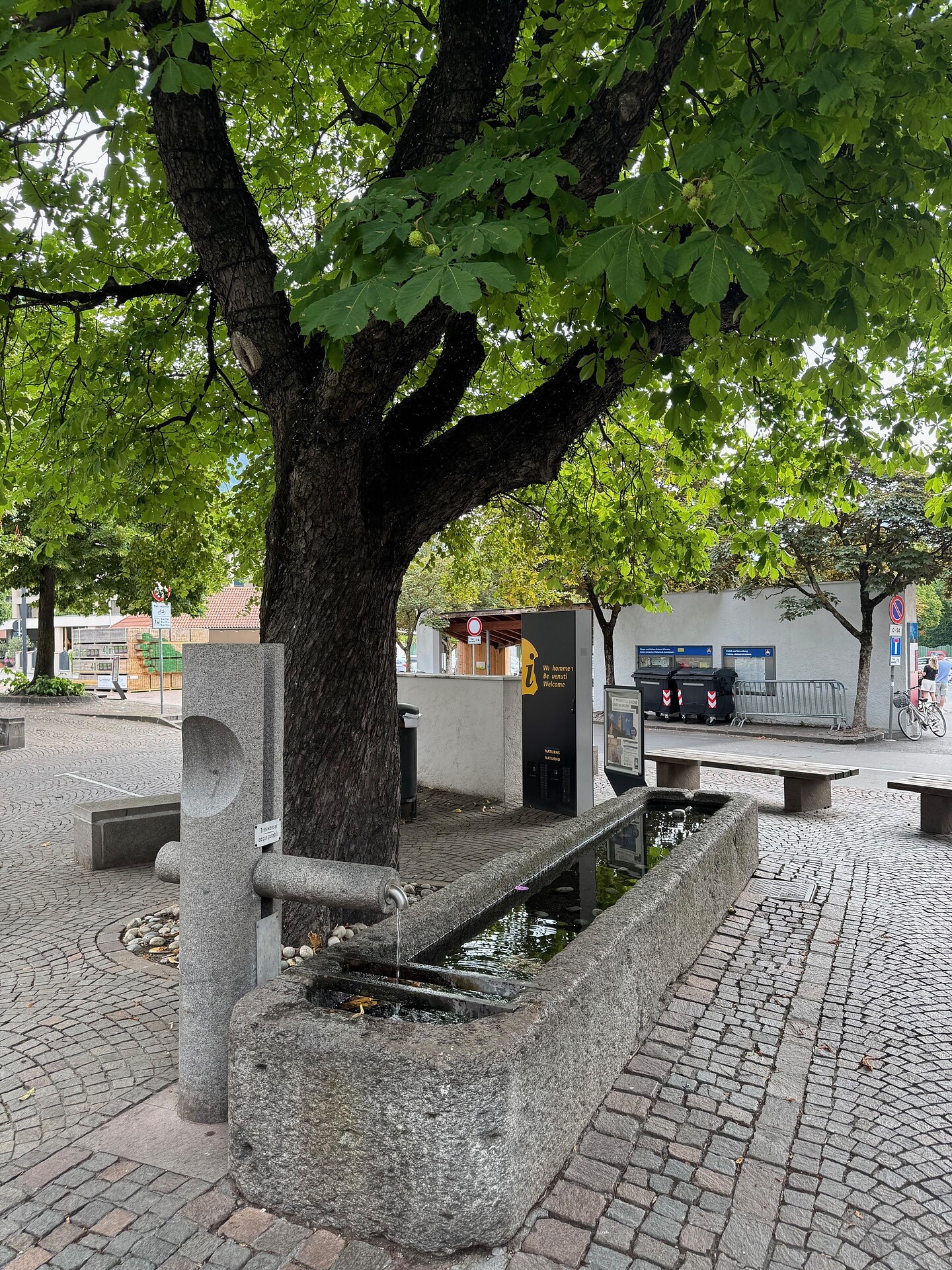 Punto di rifornimento dell'acqua potabile: Piazza fontana Naturno - Merano e dintorni - #1 - suedtirol.info