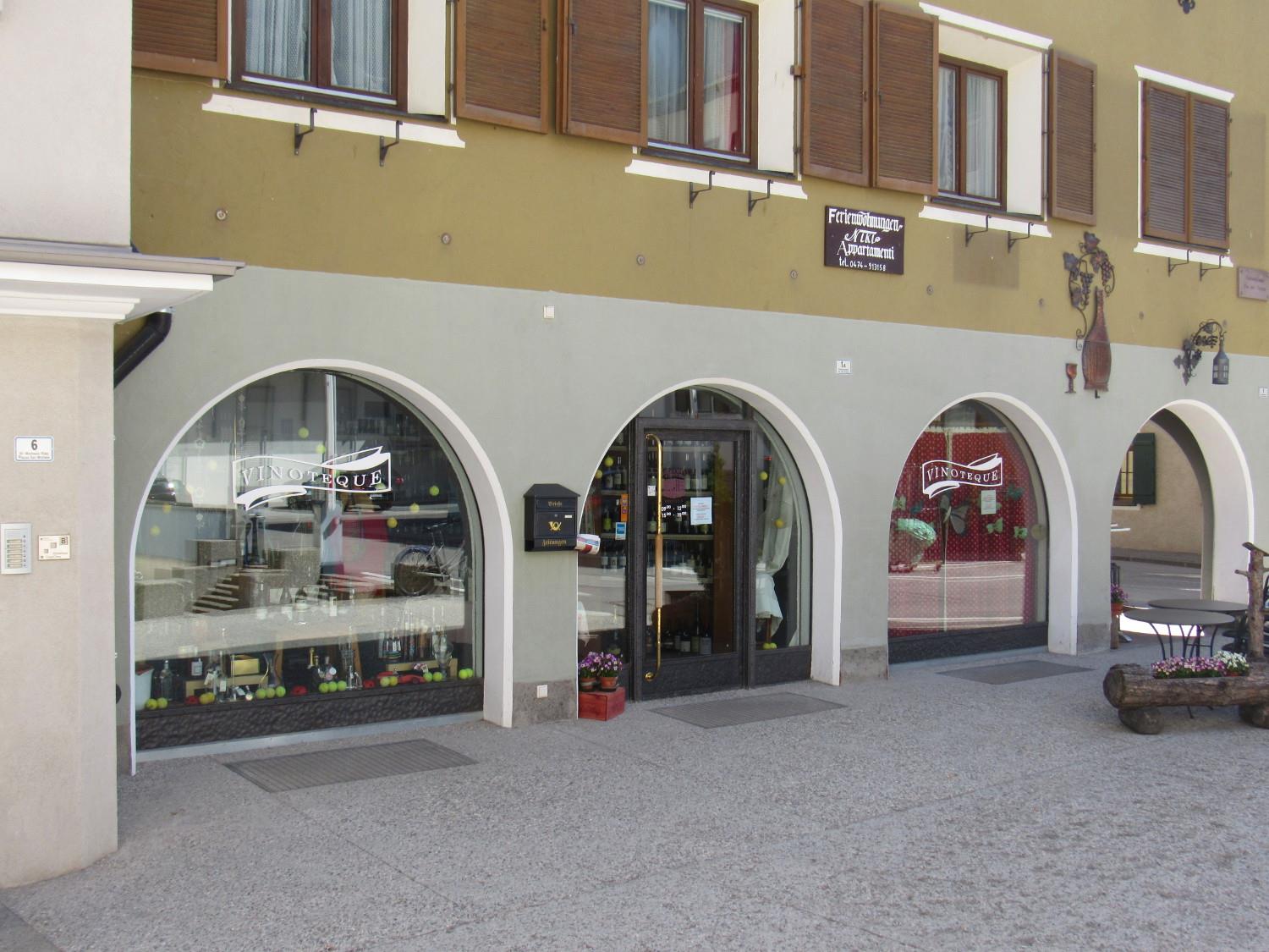 Wine Shop Uhrmacher's Weinstube Innichen/San Candido 1 suedtirol.info