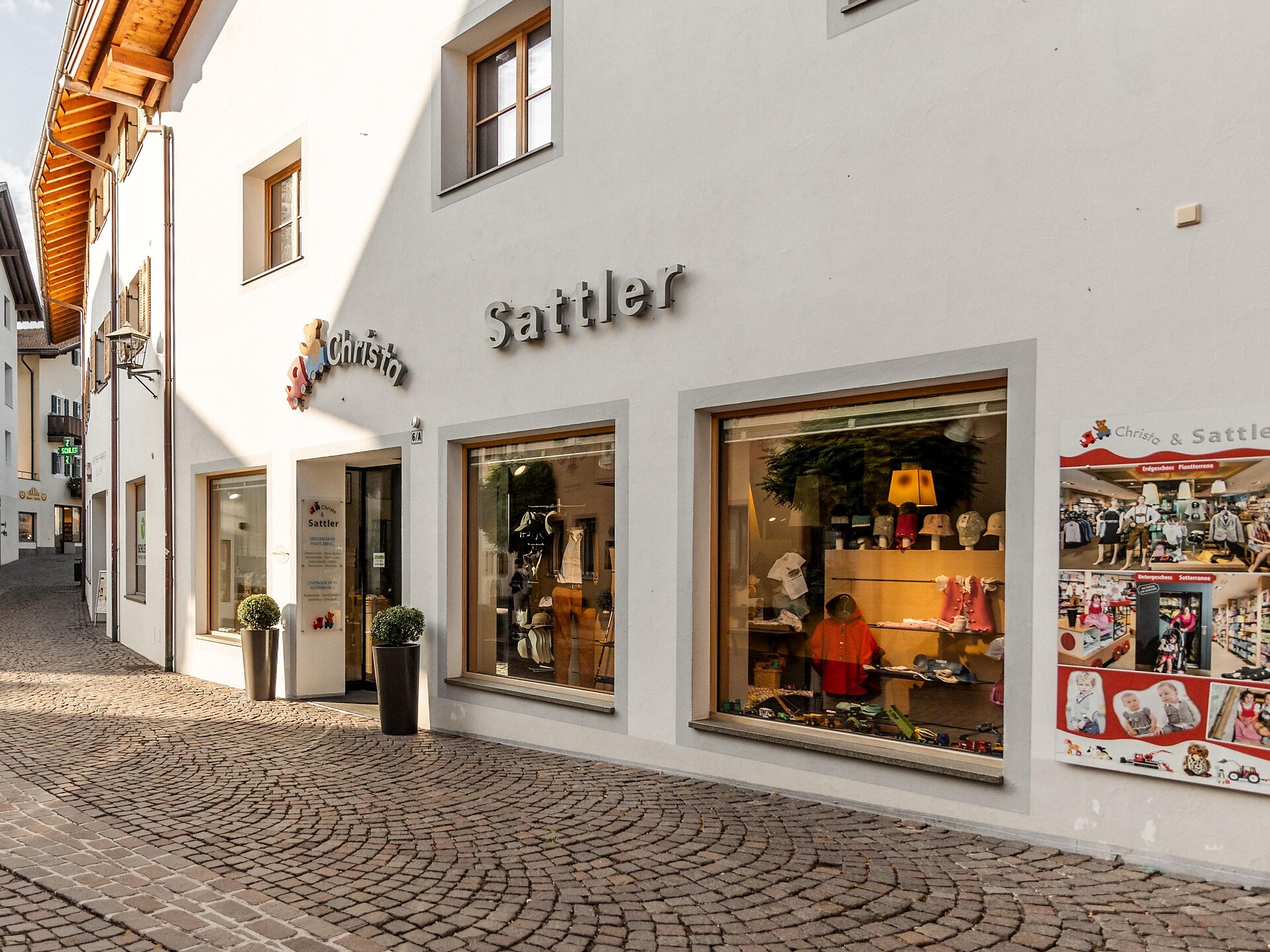 Christa Sattler Damen, Herren und Kindermode Kastelruth 1 suedtirol.info