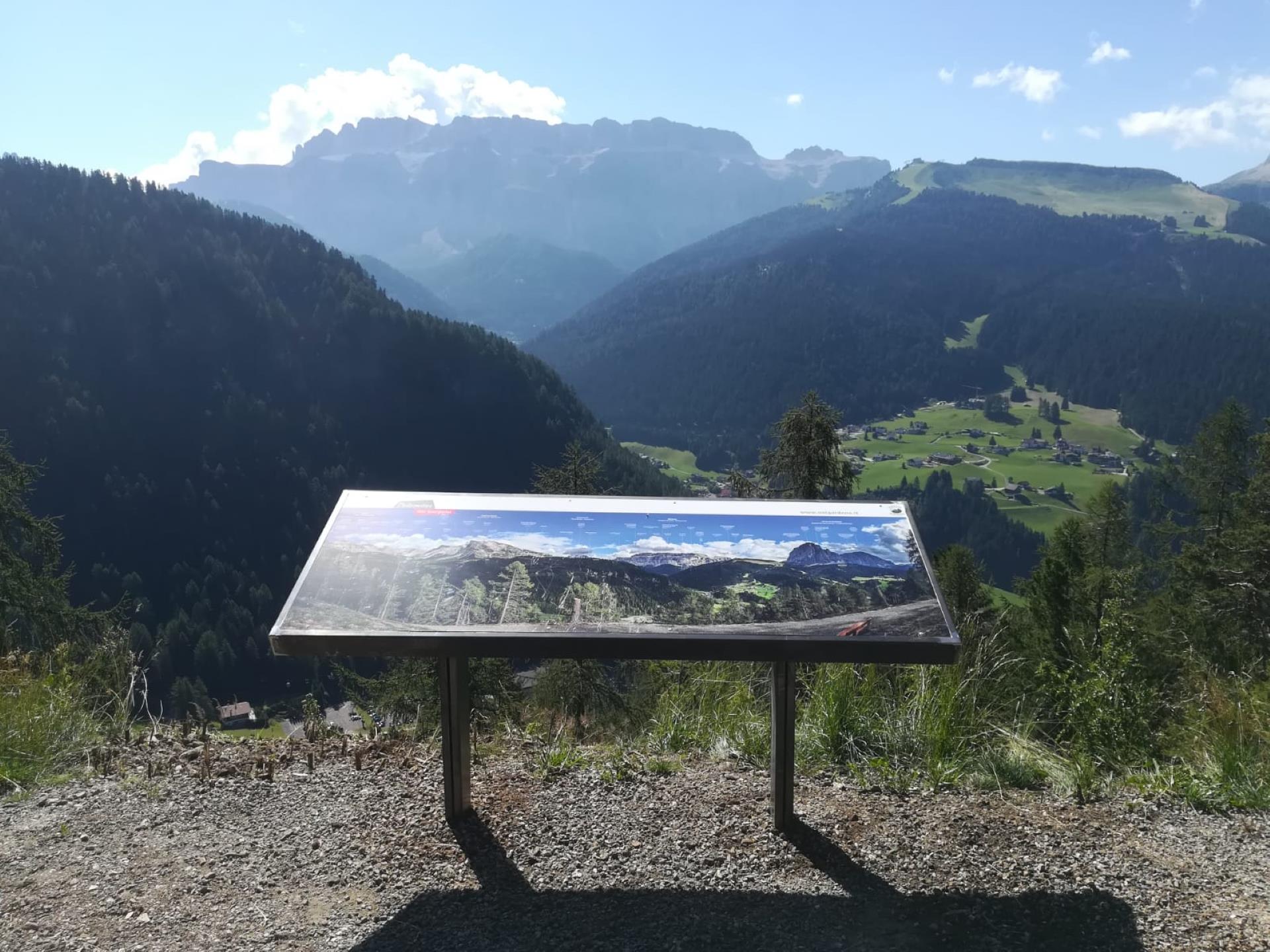 Viewpoint Troi de Frëines - Giro dei masi tradizionali Santa Cristina Val Gardena 3 suedtirol.info