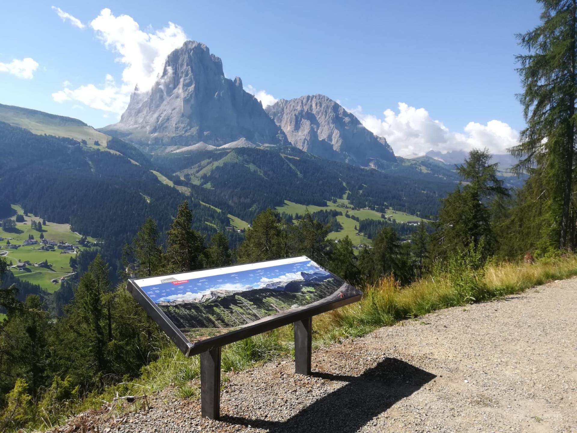 Viewpoint Troi de Frëines - Giro dei masi tradizionali Santa Cristina Val Gardena 2 suedtirol.info