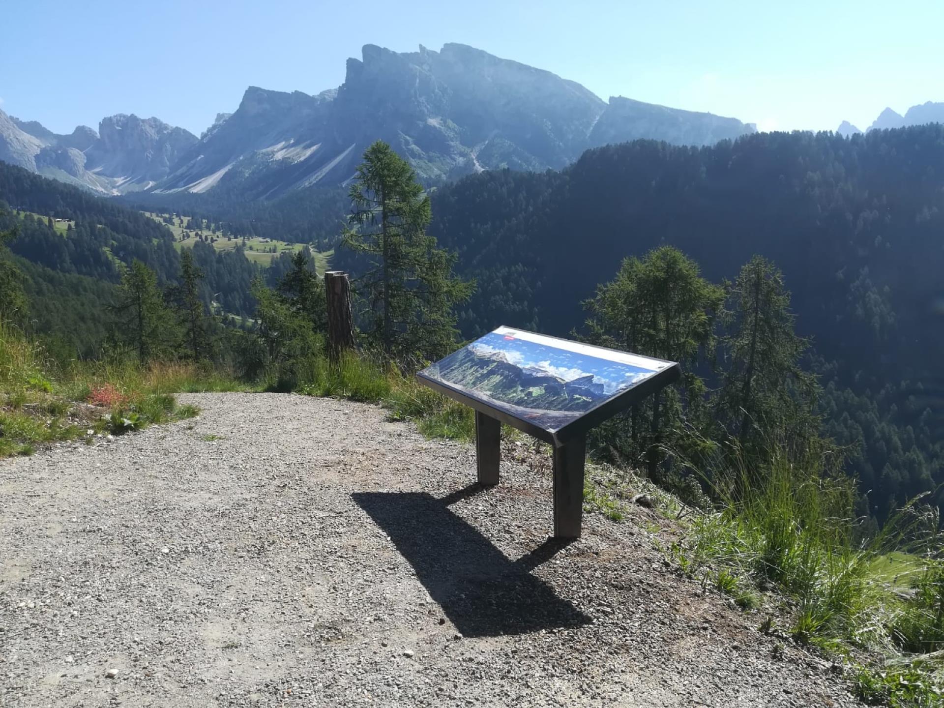 Viewpoint Troi de Frëines - Giro dei masi tradizionali Santa Cristina Val Gardena 1 suedtirol.info